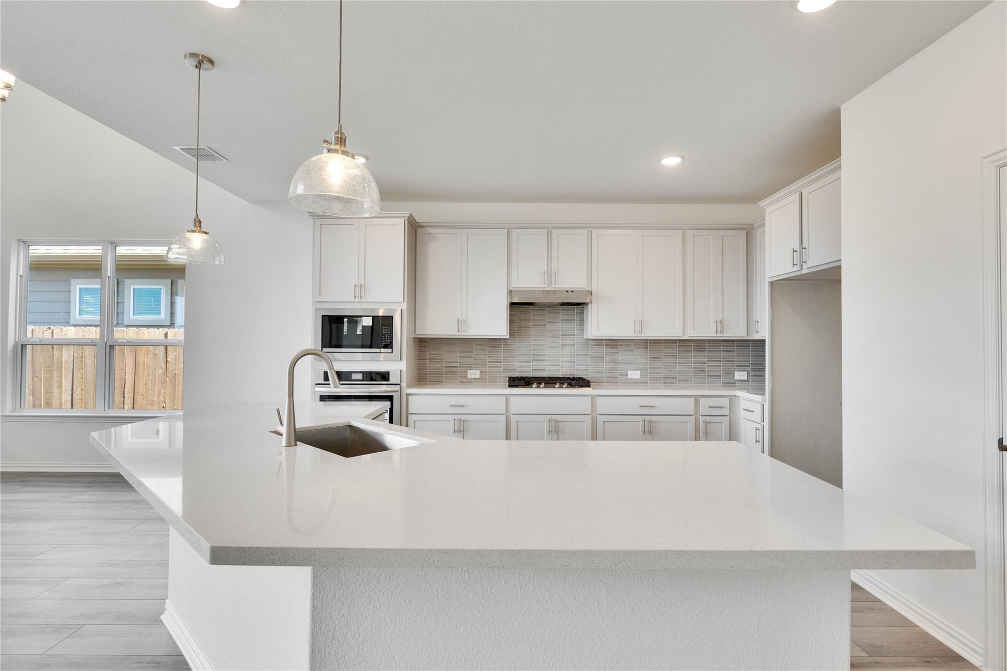 105 Greinert Dr, Taylor, TX 76574