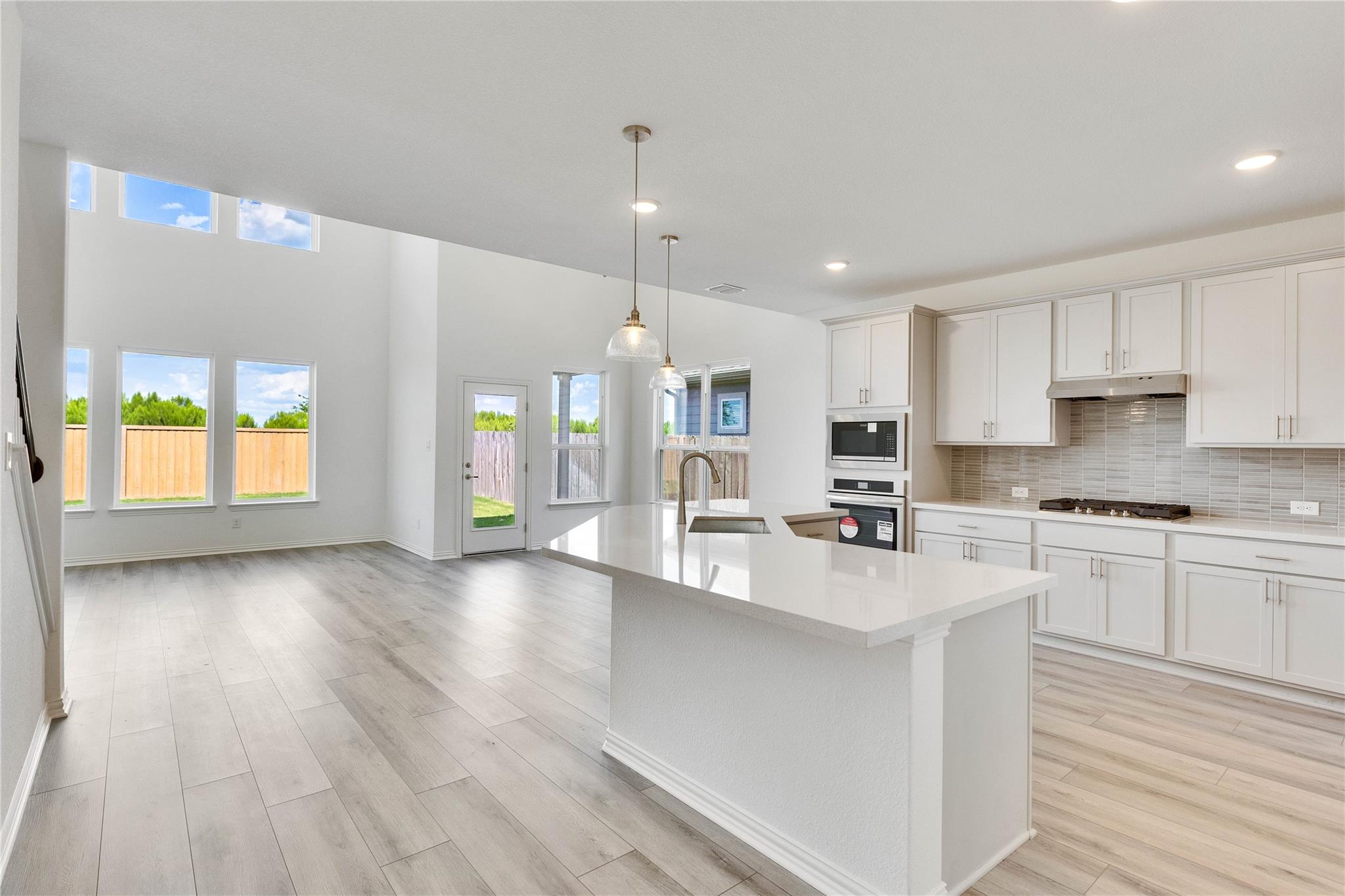 105 Greinert Dr, Taylor, TX 76574