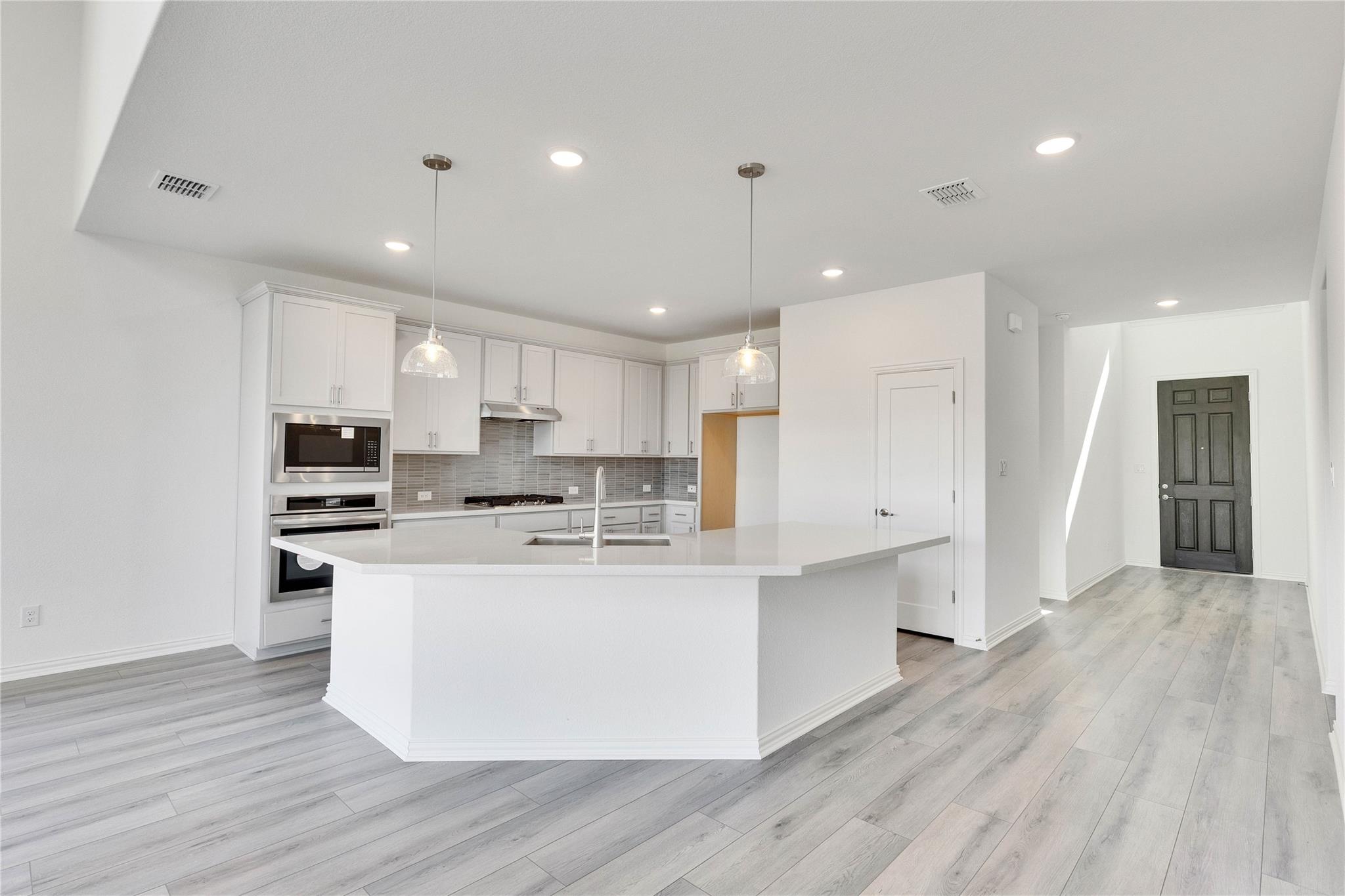 105 Greinert Dr, Taylor, TX 76574