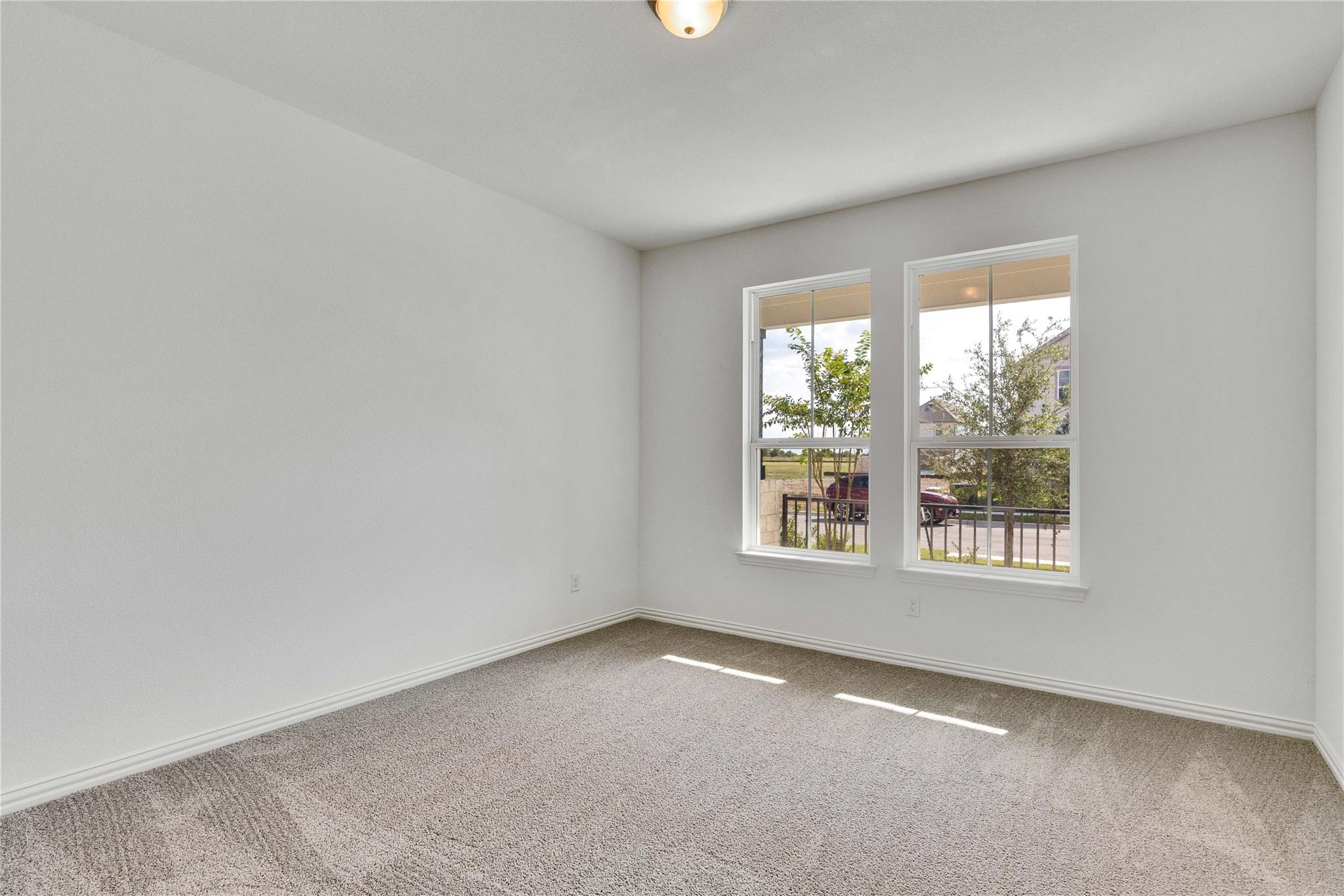 105 Greinert Dr, Taylor, TX 76574