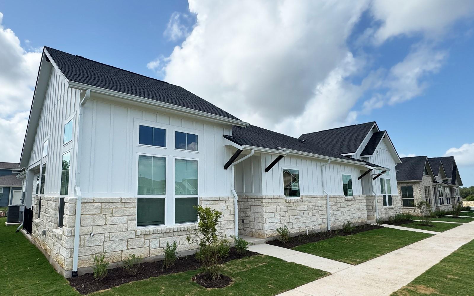 136 Stewart Dr # 102, San Marcos, TX 78666