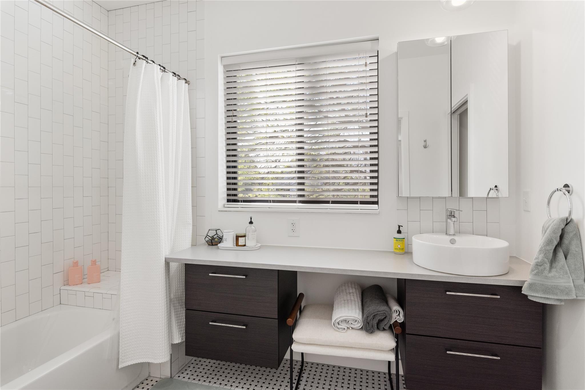 2936 E 14th St, Austin, TX 78702