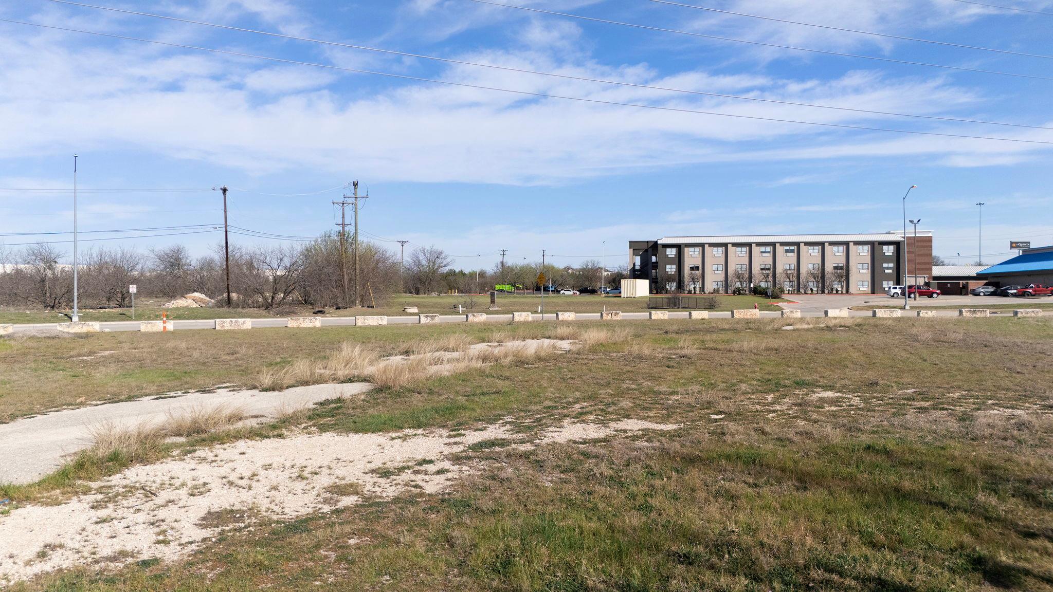 1990 Ih 35 Highway N, Round Rock, TX 78681