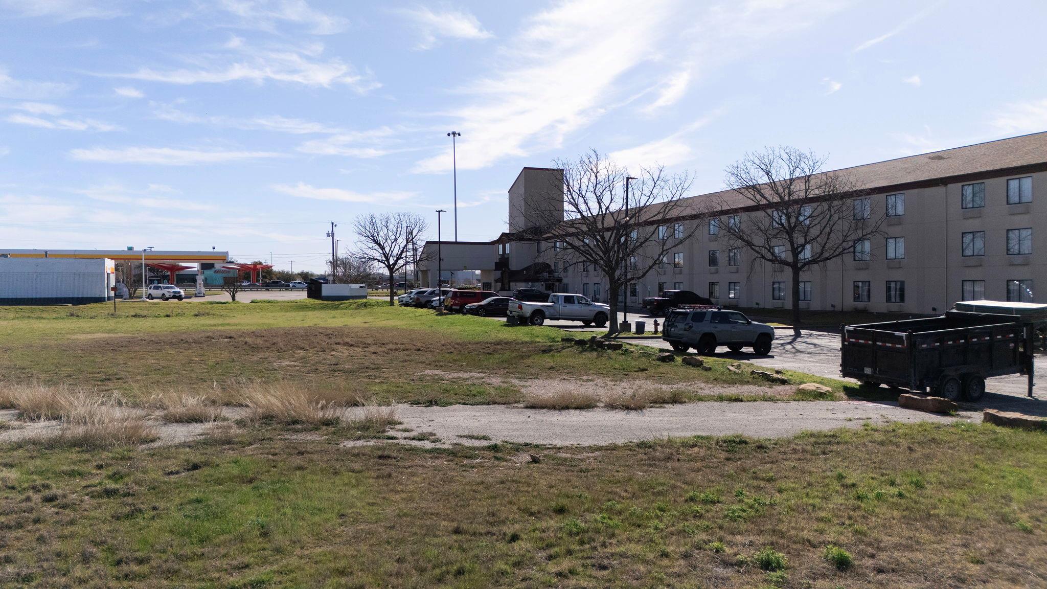 1990 Ih 35 Highway N, Round Rock, TX 78681