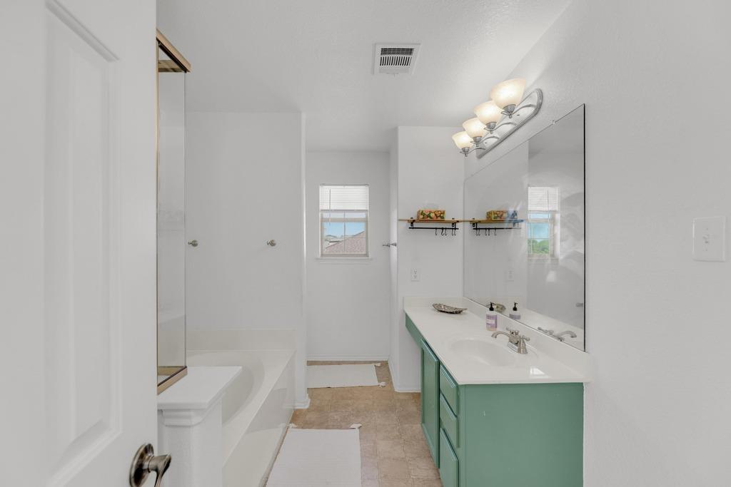 150 Mistletoe Ln, Kyle, TX 78640