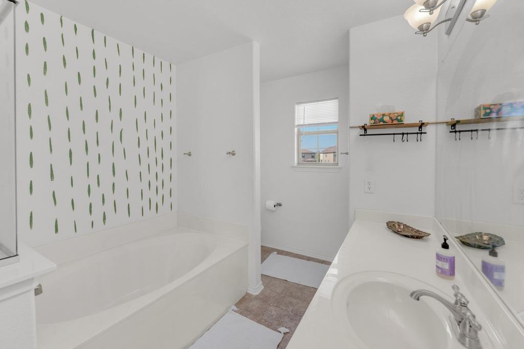 150 Mistletoe Ln, Kyle, TX 78640