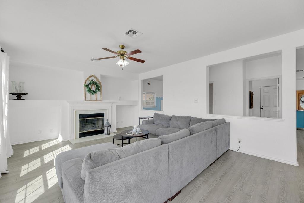 150 Mistletoe Ln, Kyle, TX 78640