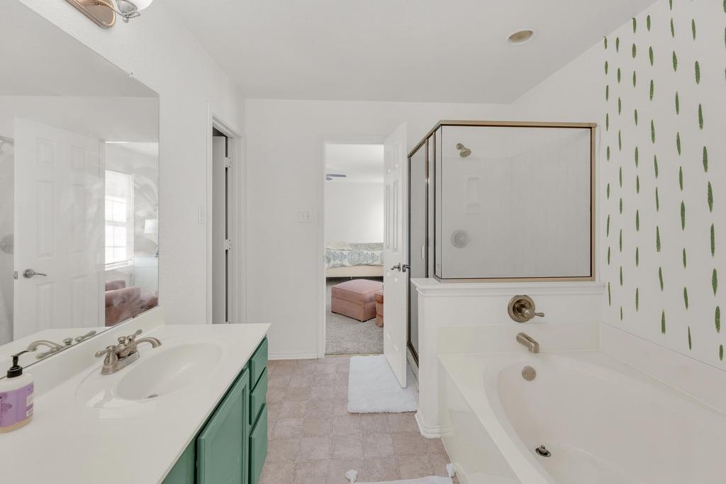 150 Mistletoe Ln, Kyle, TX 78640