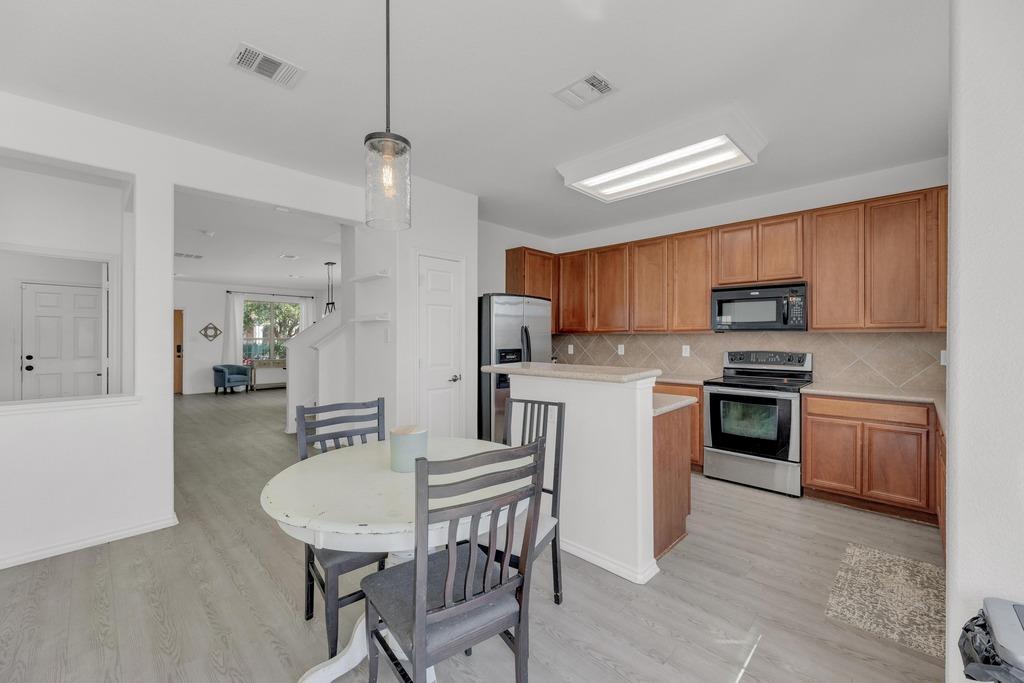 150 Mistletoe Ln, Kyle, TX 78640