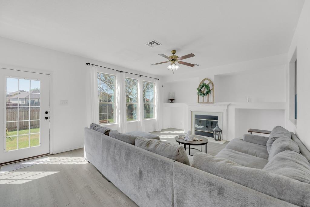 150 Mistletoe Ln, Kyle, TX 78640