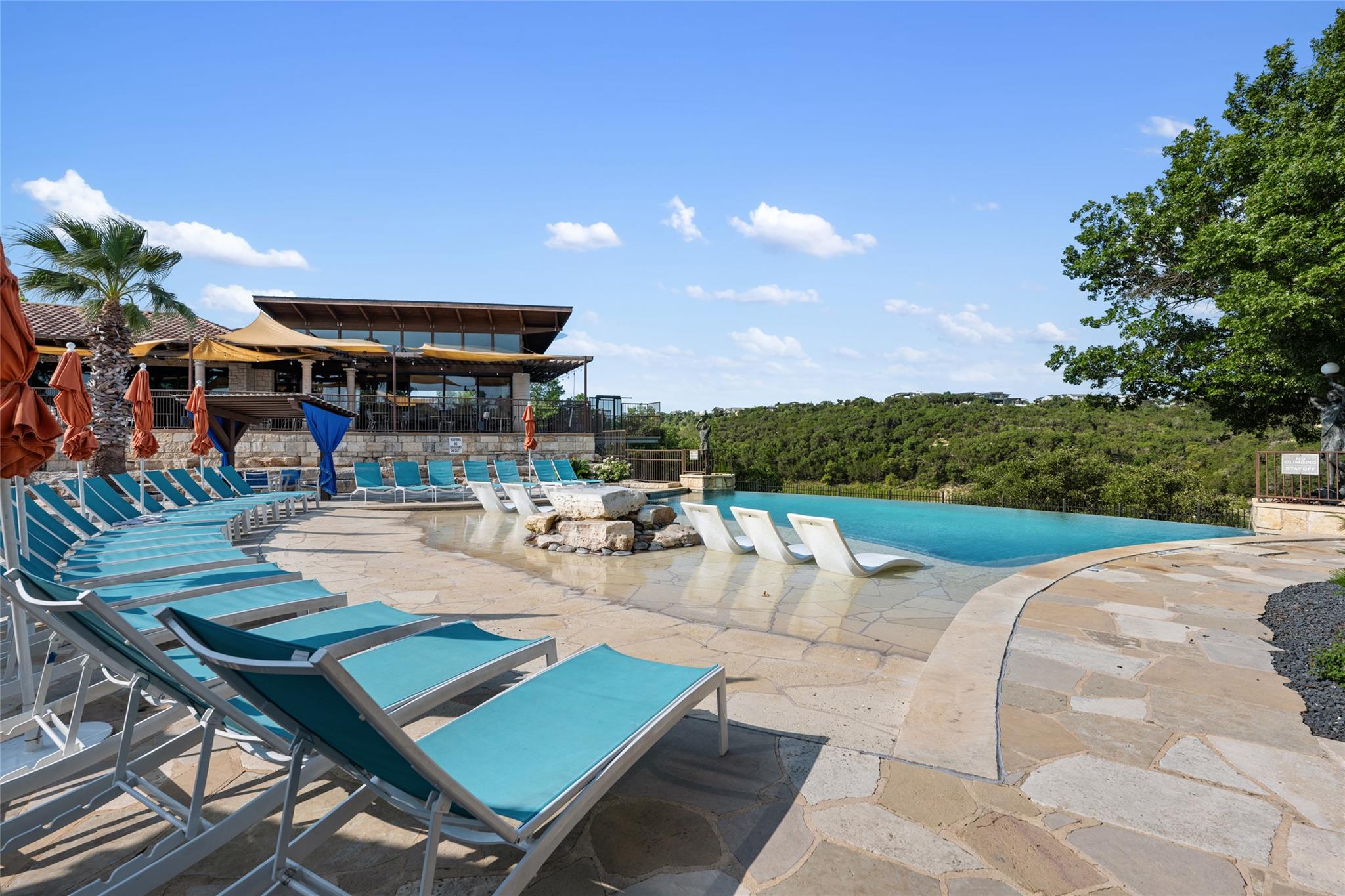 955 Flagtop Ct, Lakeway, TX 78738