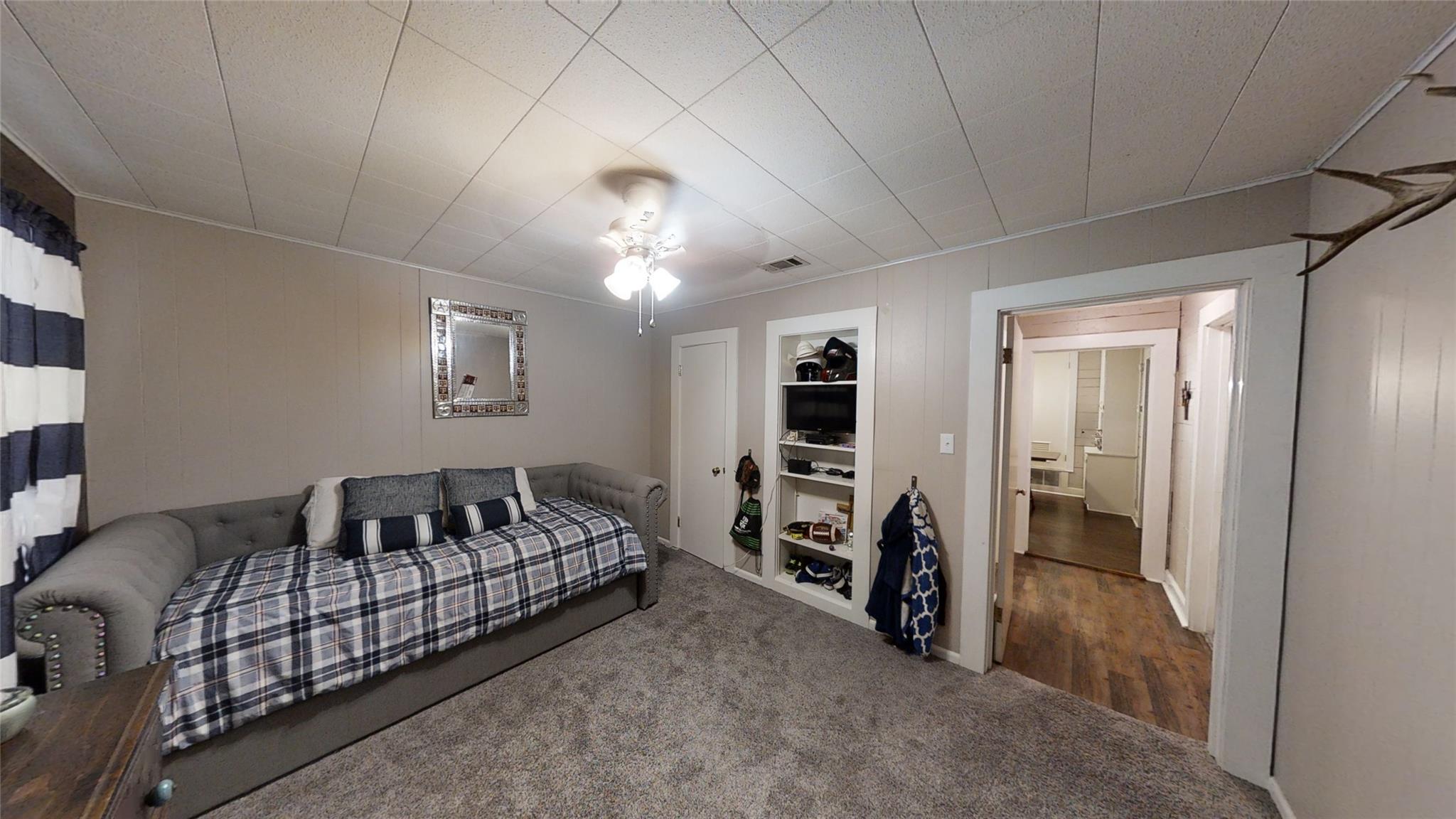 4213 N Main St, Taylor, TX 76574