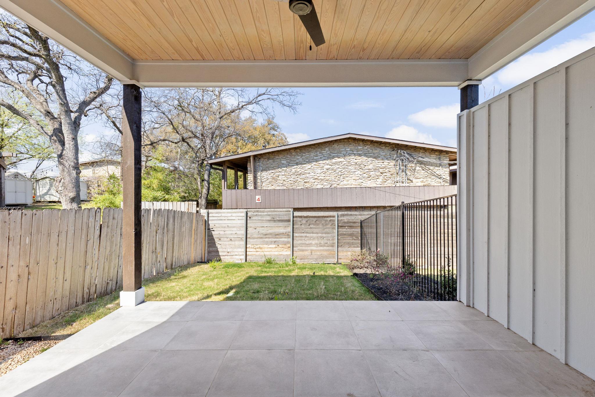 1402 Summit St # B, Austin, TX 78741