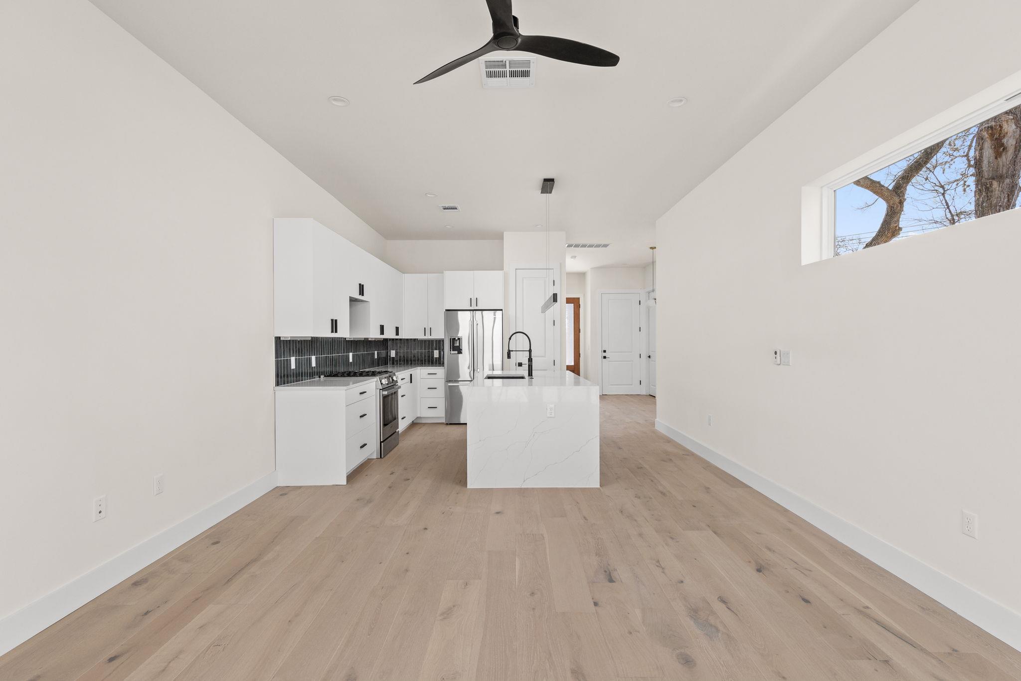 1402 Summit St # B, Austin, TX 78741