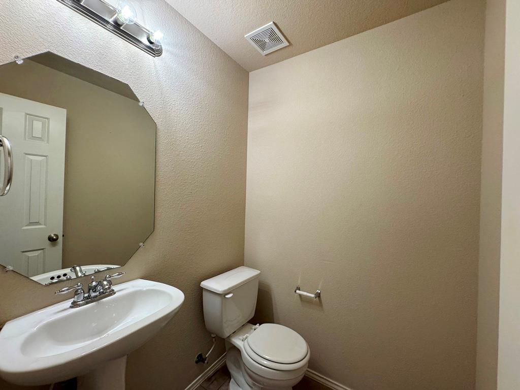 1005 Gentry Dr, Leander, TX 78641