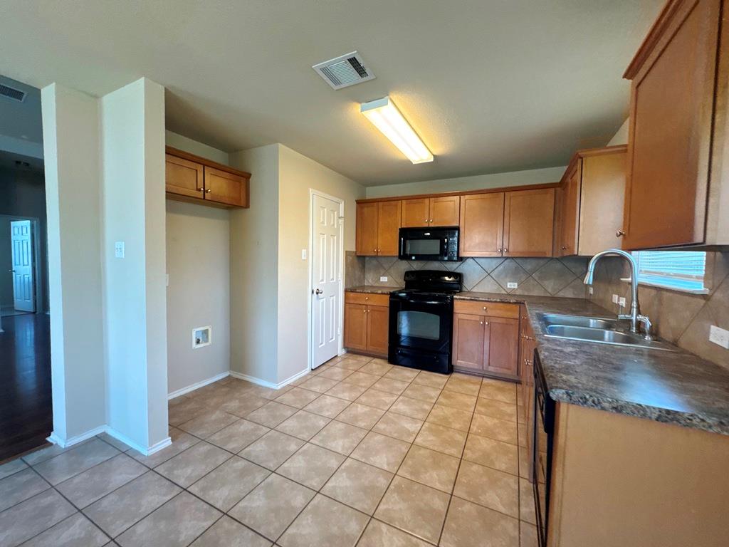 1005 Gentry Dr, Leander, TX 78641