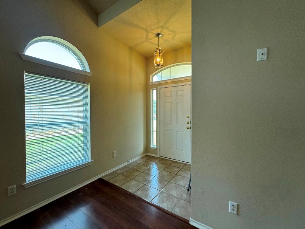 1005 Gentry Dr, Leander, TX 78641