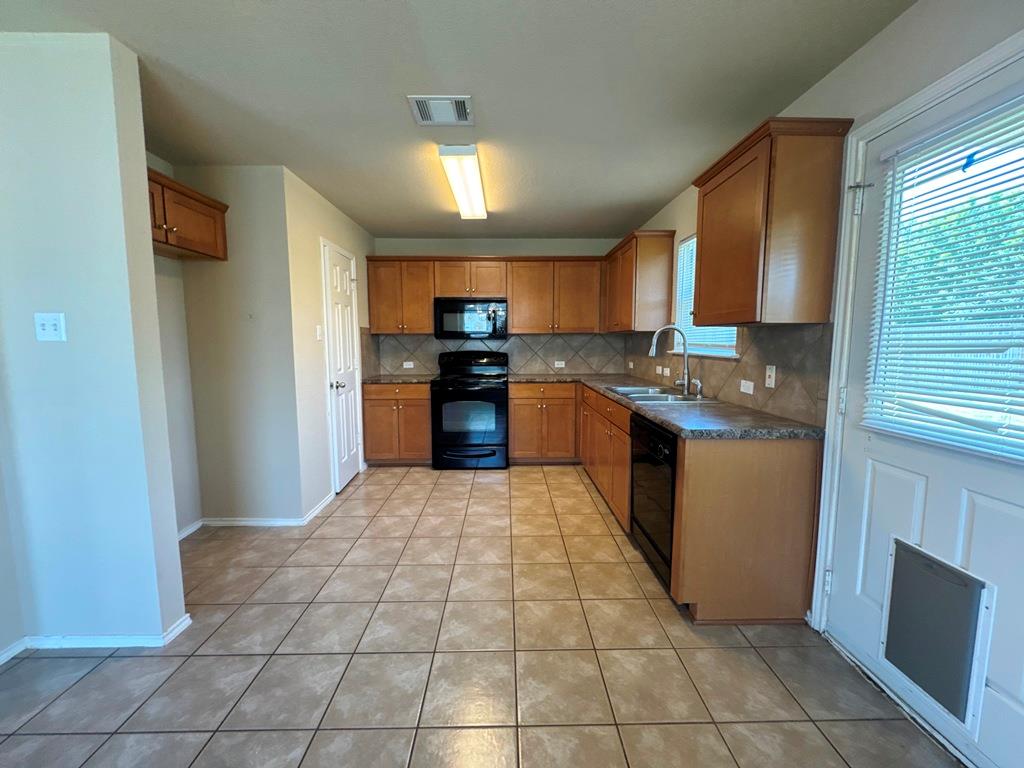 1005 Gentry Dr, Leander, TX 78641