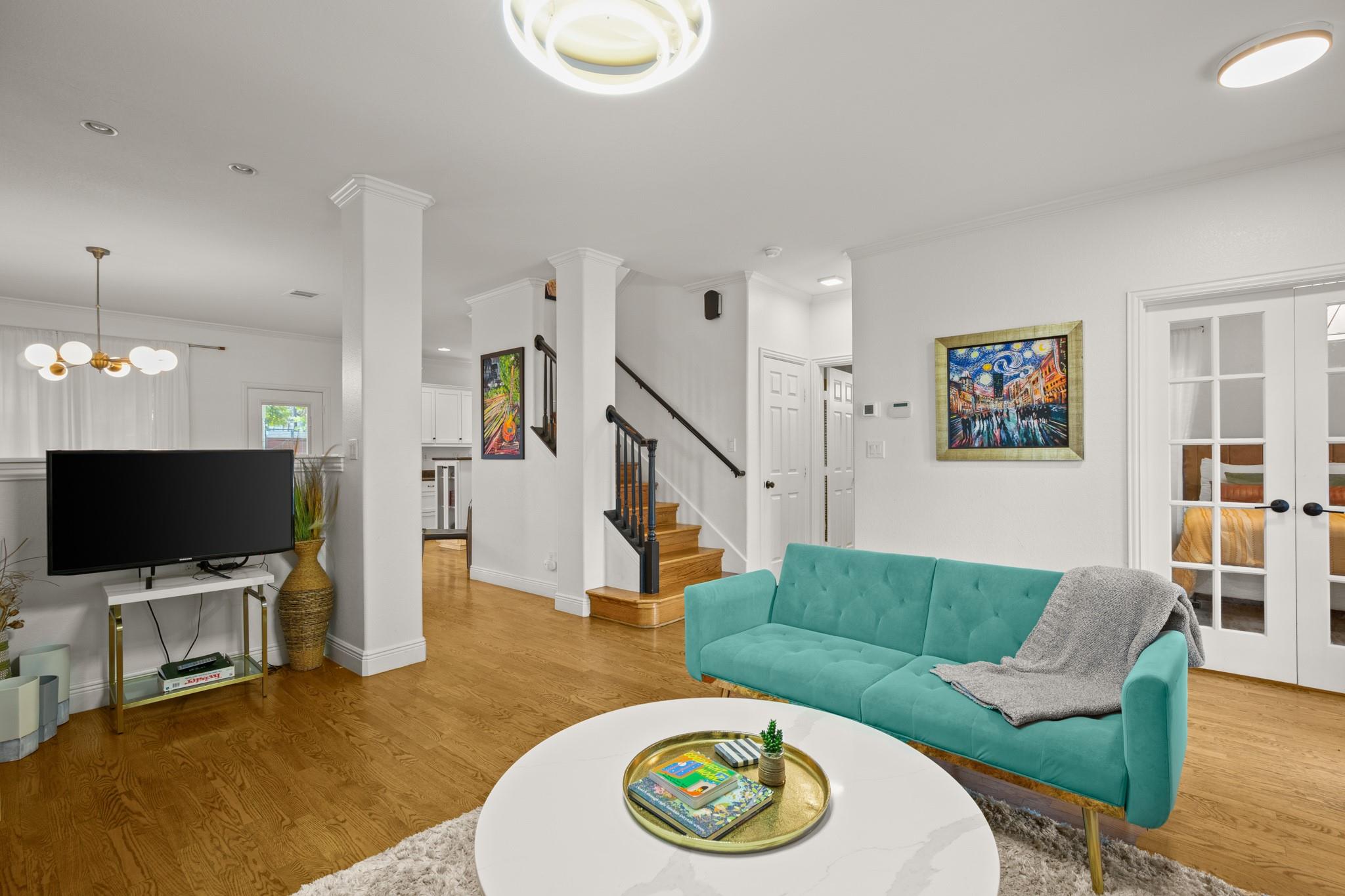 607 W Live Oak St, Austin, TX 78704