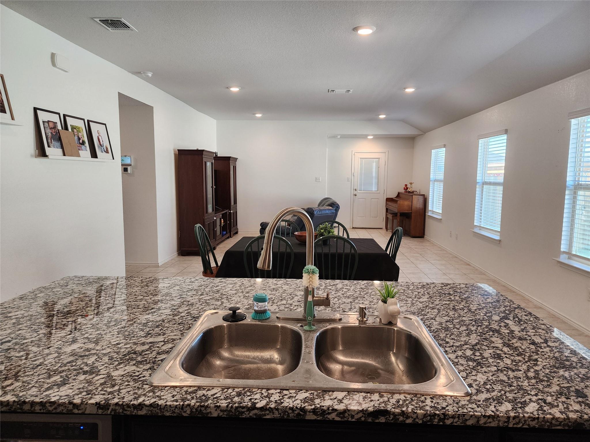 133 Hammond Ct, Jarrell, TX 76537