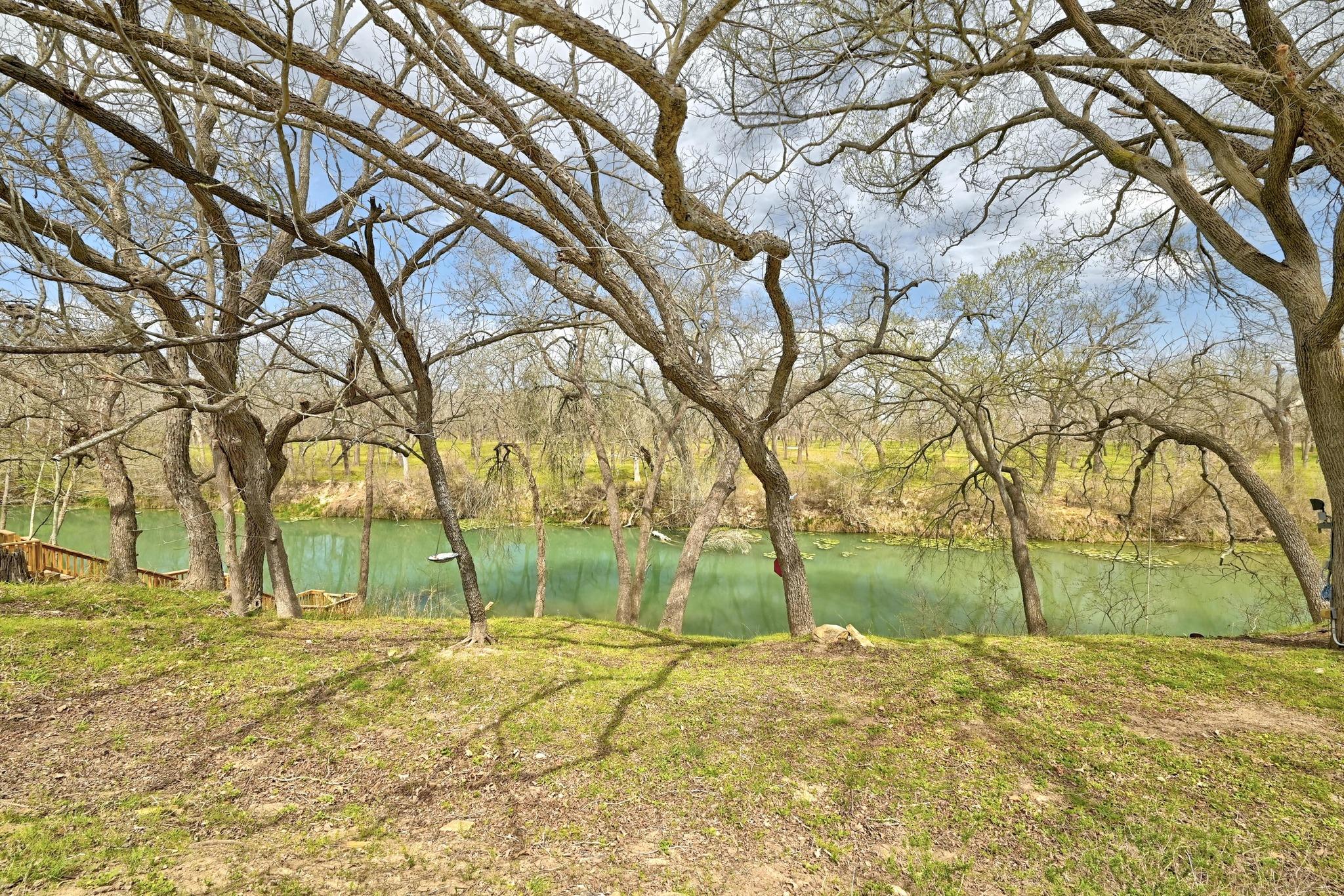 398 Redbird Ln, Kingsbury, TX 78638
