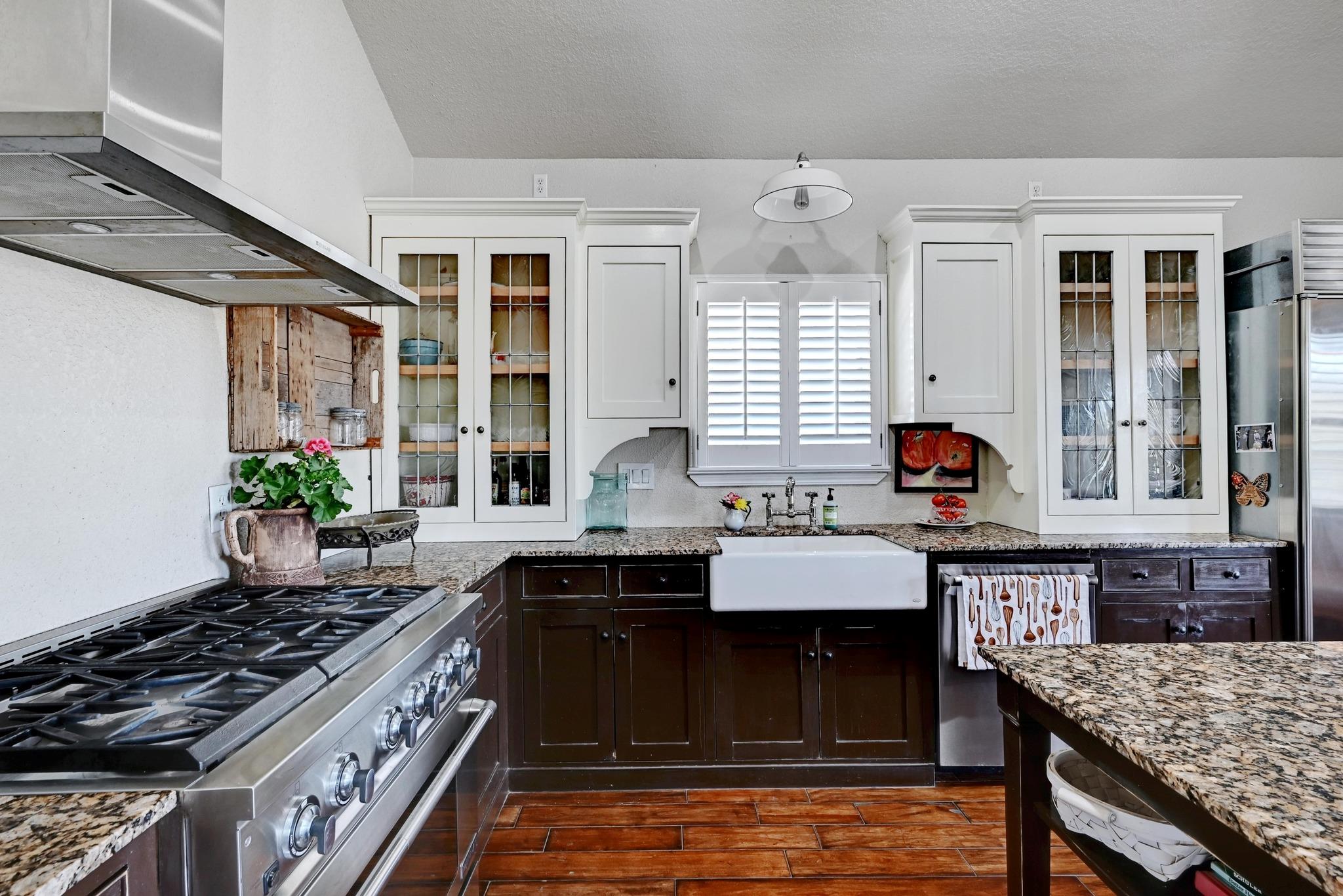 398 Redbird Ln, Kingsbury, TX 78638