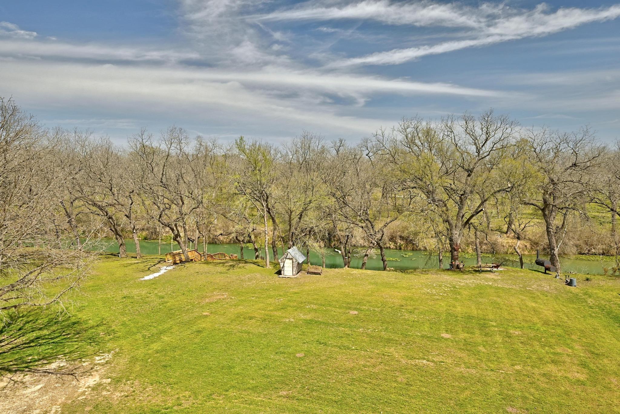 398 Redbird Ln, Kingsbury, TX 78638