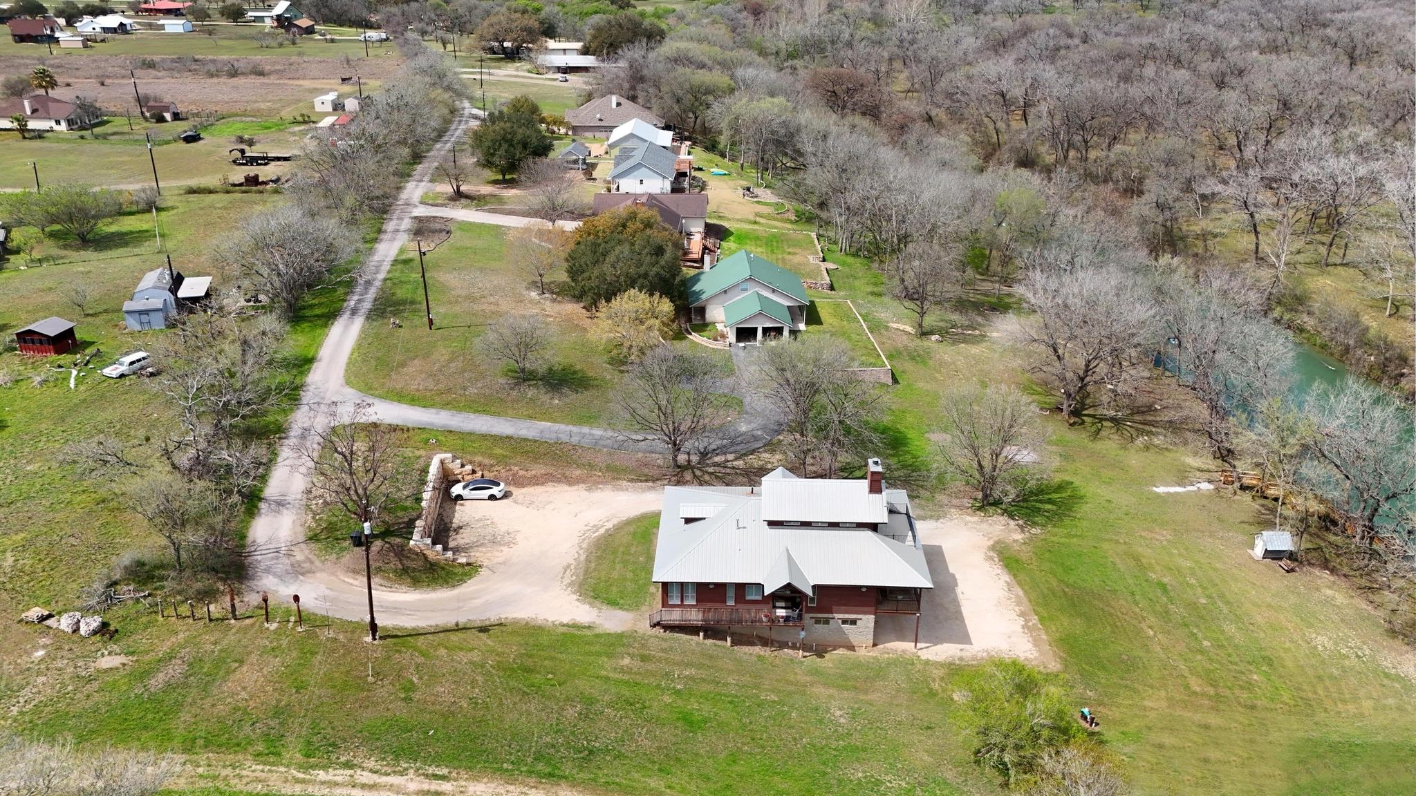 398 Redbird Ln, Kingsbury, TX 78638