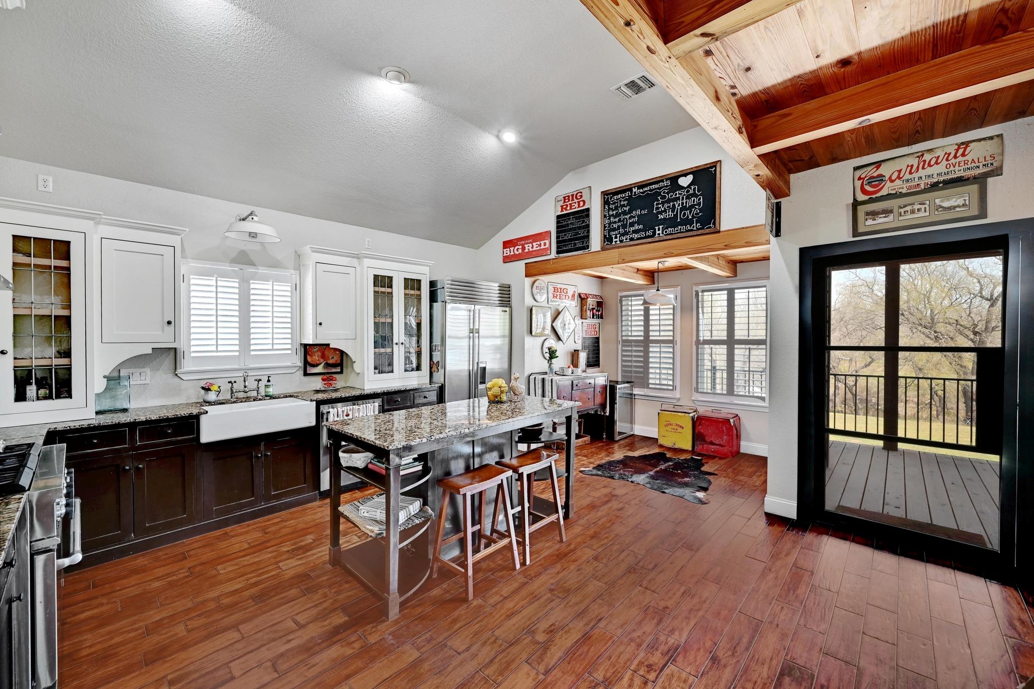 398 Redbird Ln, Kingsbury, TX 78638