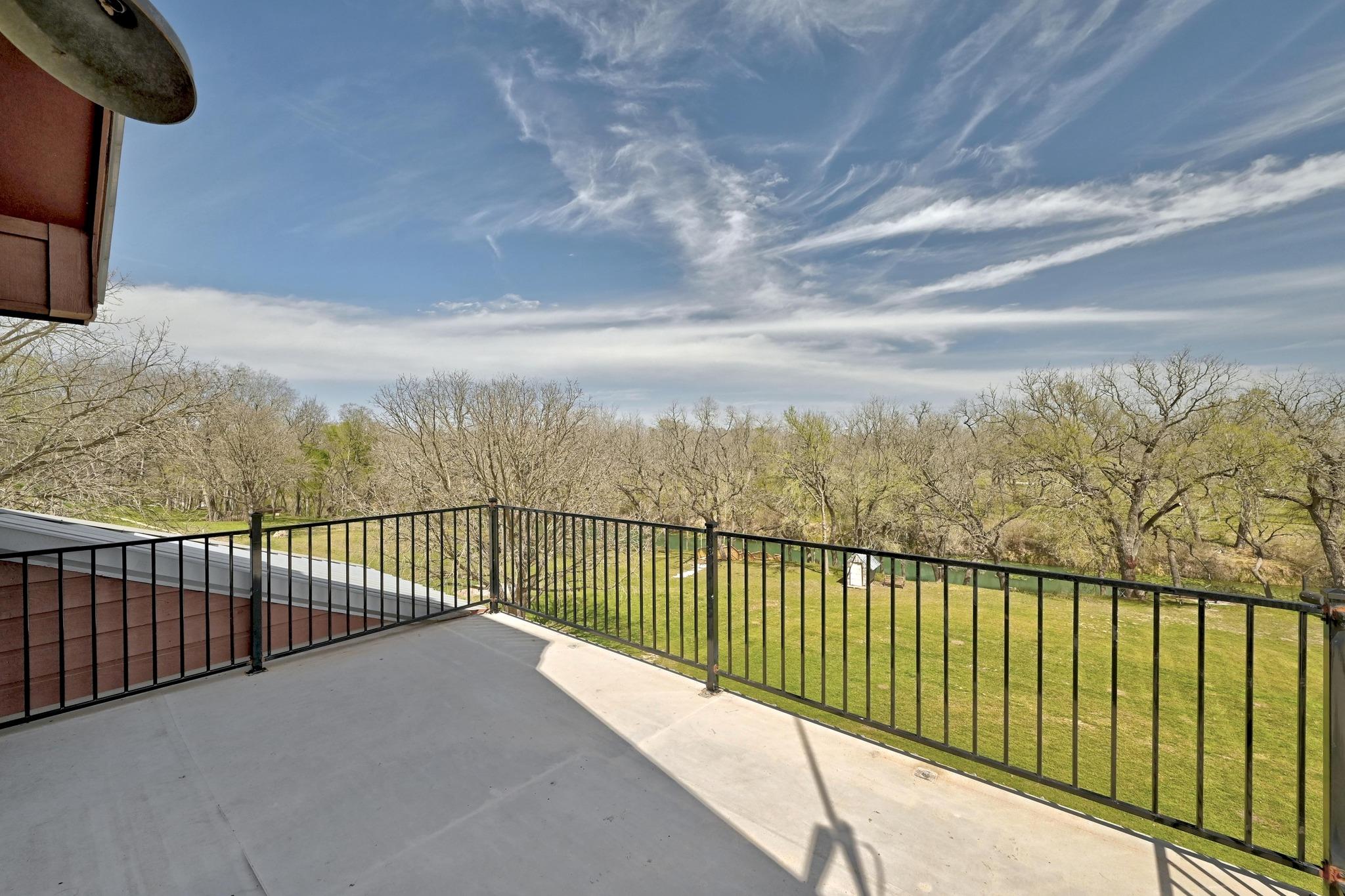 398 Redbird Ln, Kingsbury, TX 78638