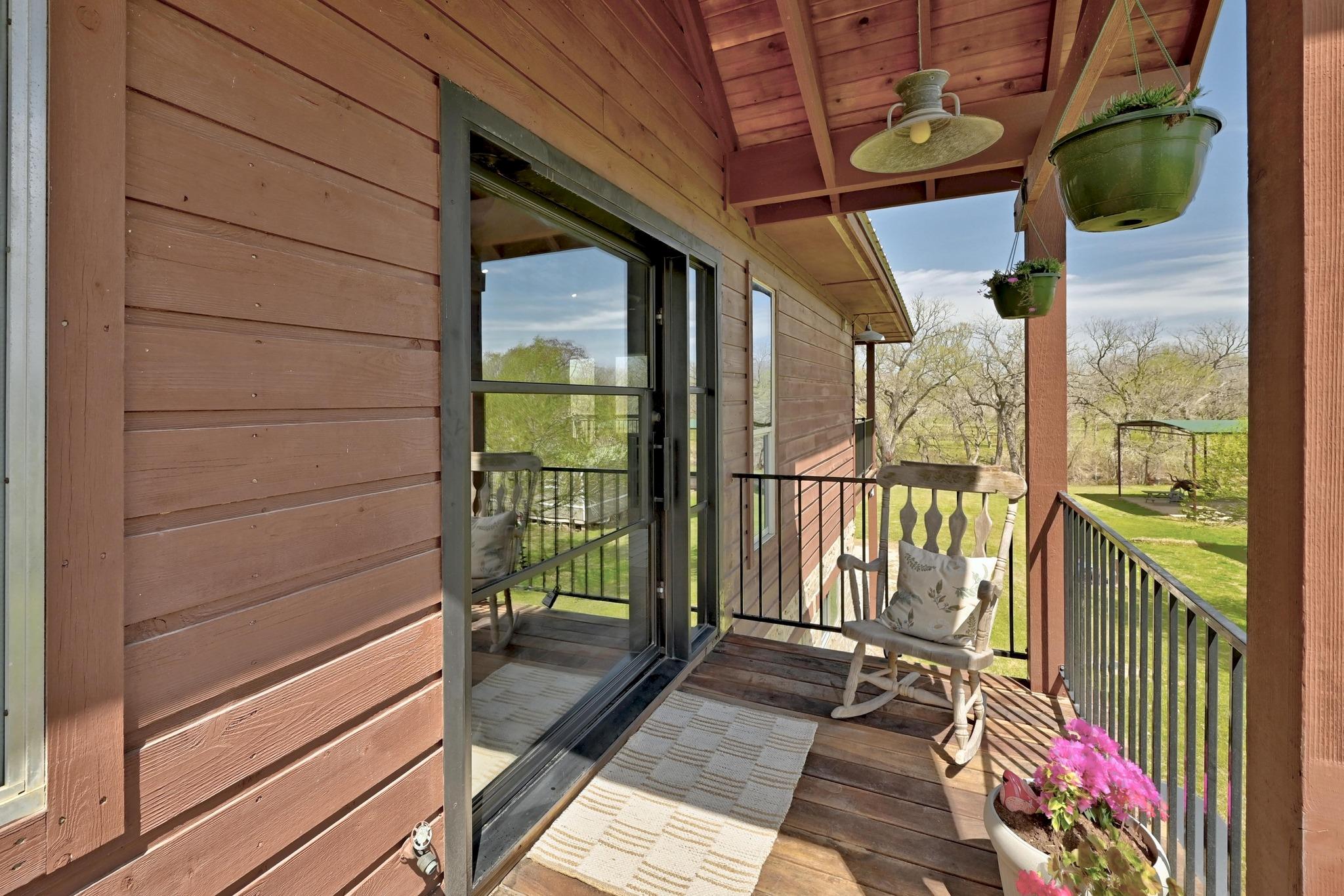 398 Redbird Ln, Kingsbury, TX 78638