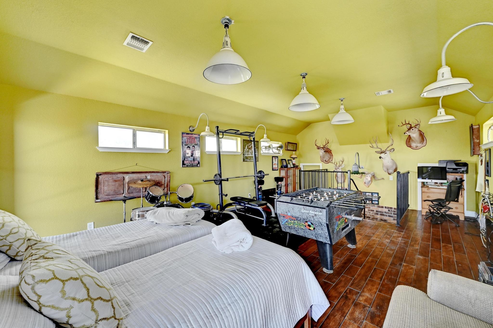 398 Redbird Ln, Kingsbury, TX 78638