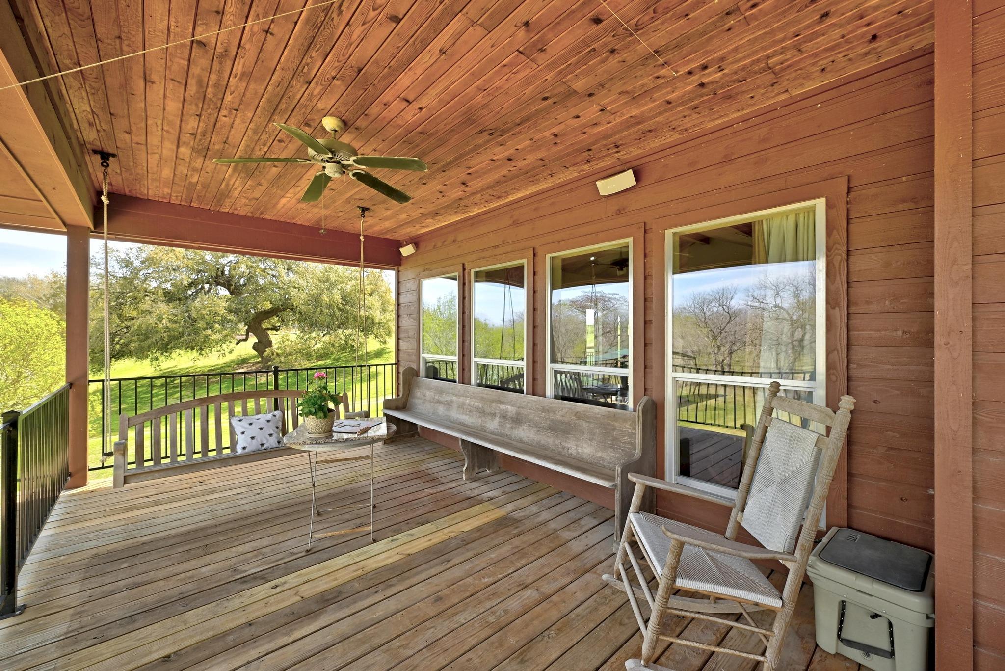 398 Redbird Ln, Kingsbury, TX 78638