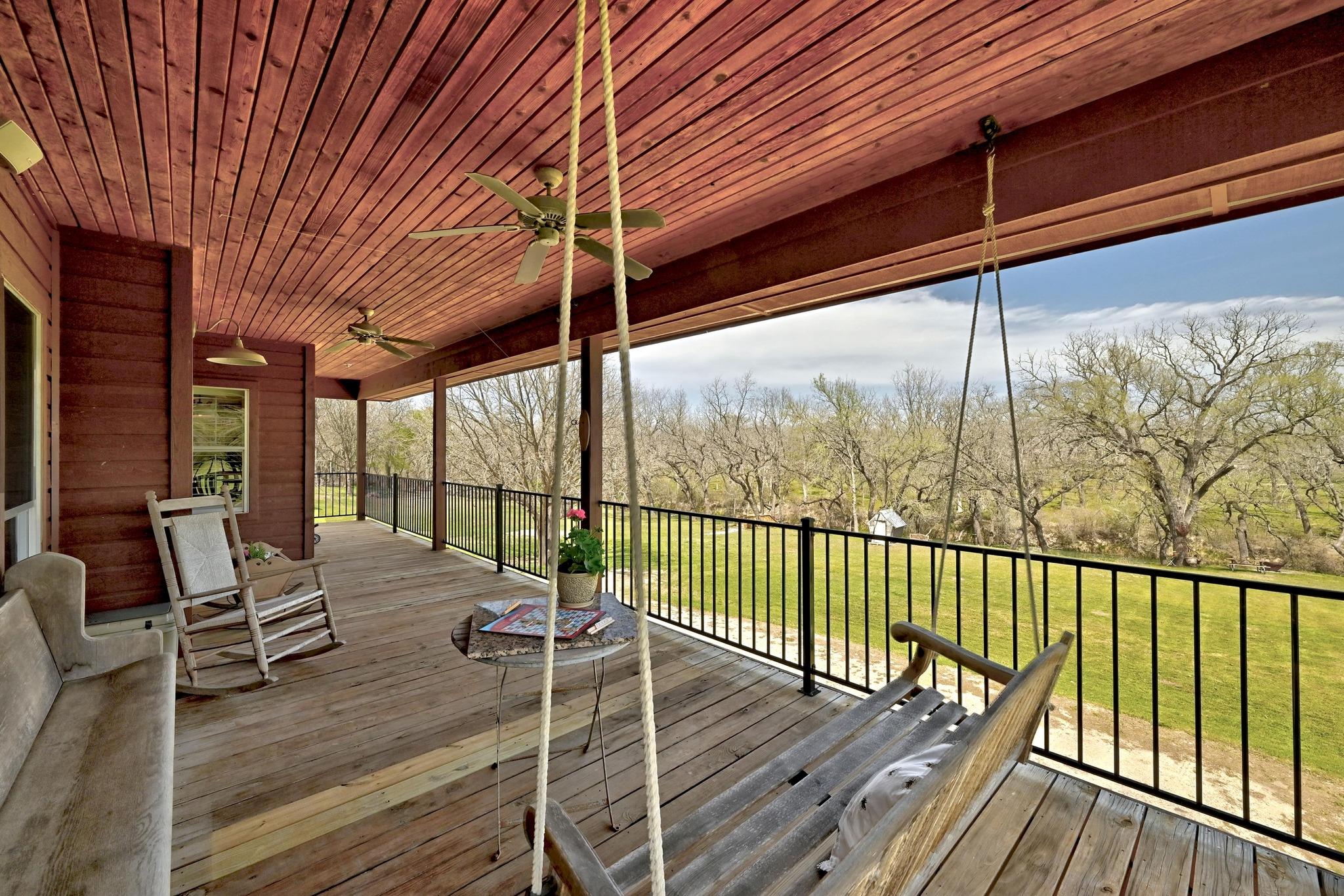398 Redbird Ln, Kingsbury, TX 78638