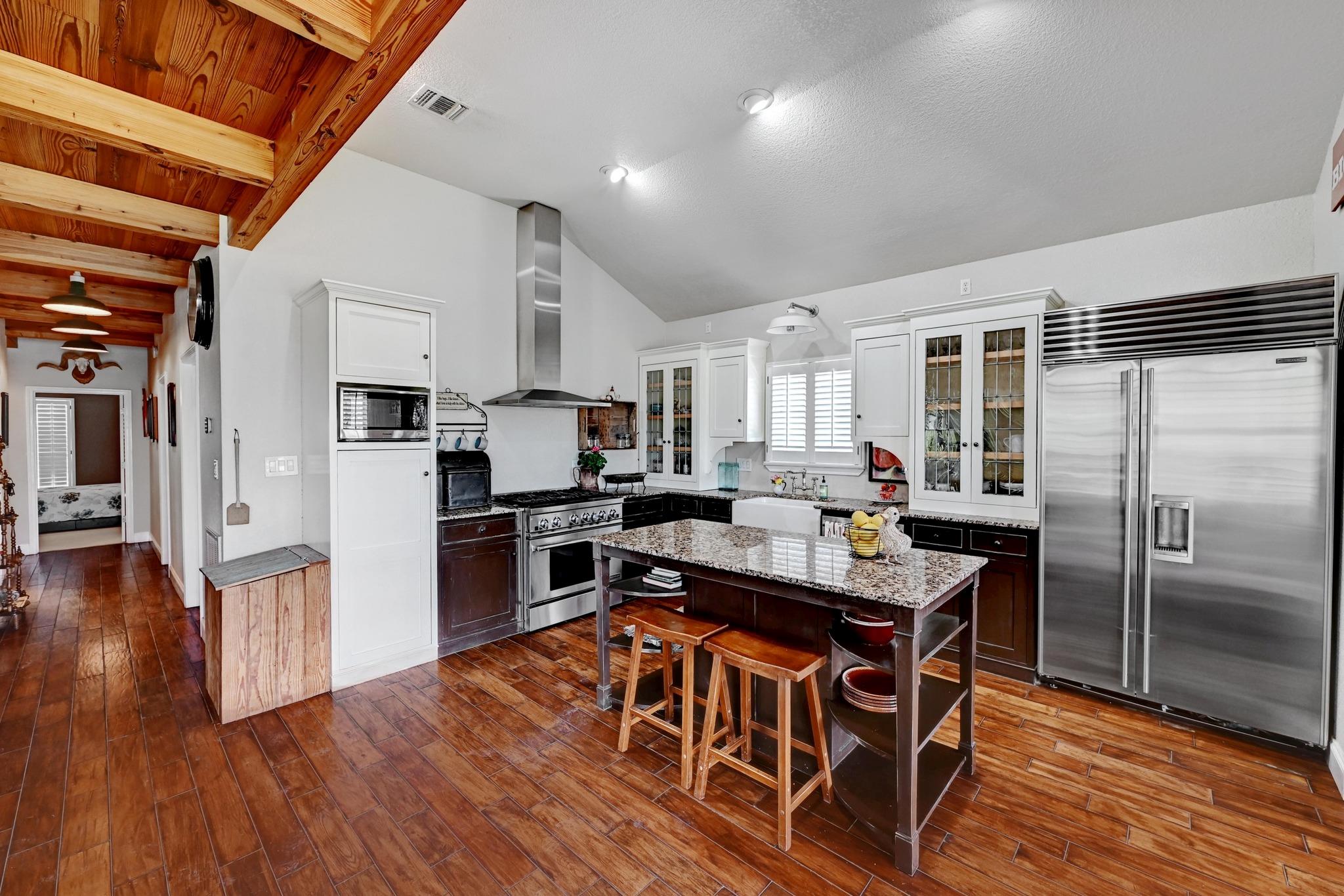 398 Redbird Ln, Kingsbury, TX 78638
