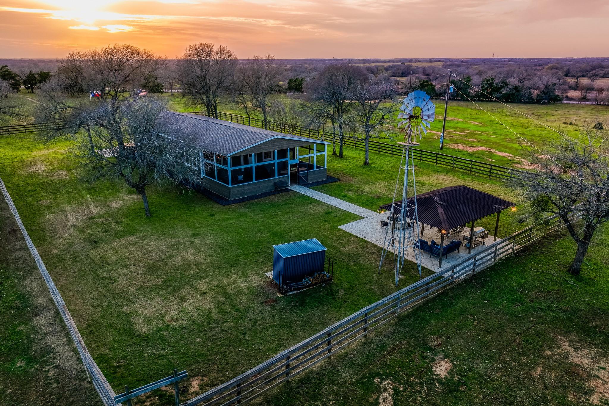 12893 E State Highway 97, Waelder, TX 78959