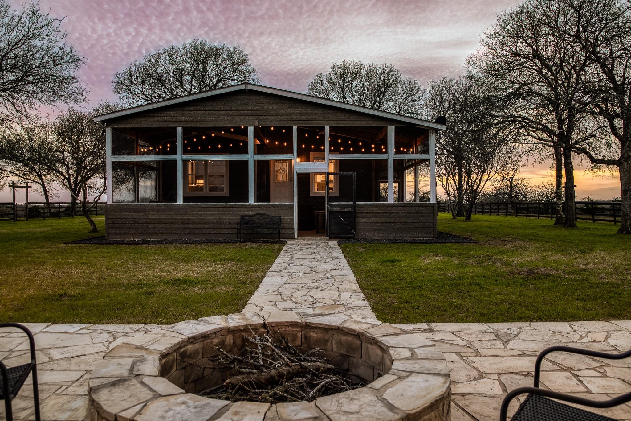 12893 E State Highway 97, Waelder, TX 78959