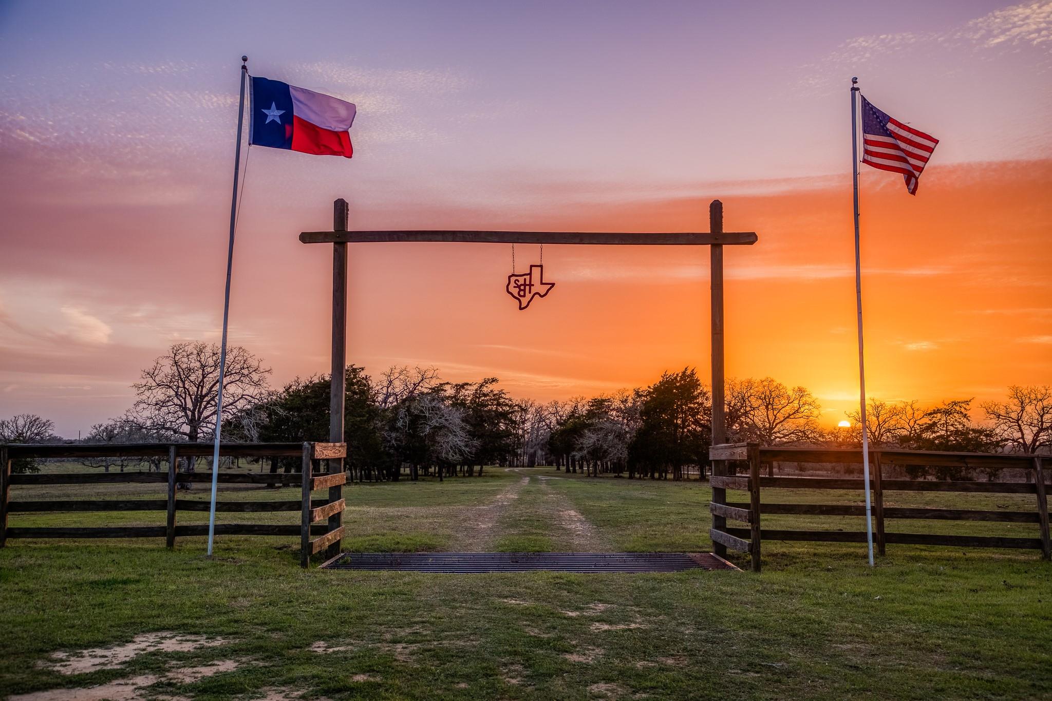 12893 E State Highway 97, Waelder, TX 78959