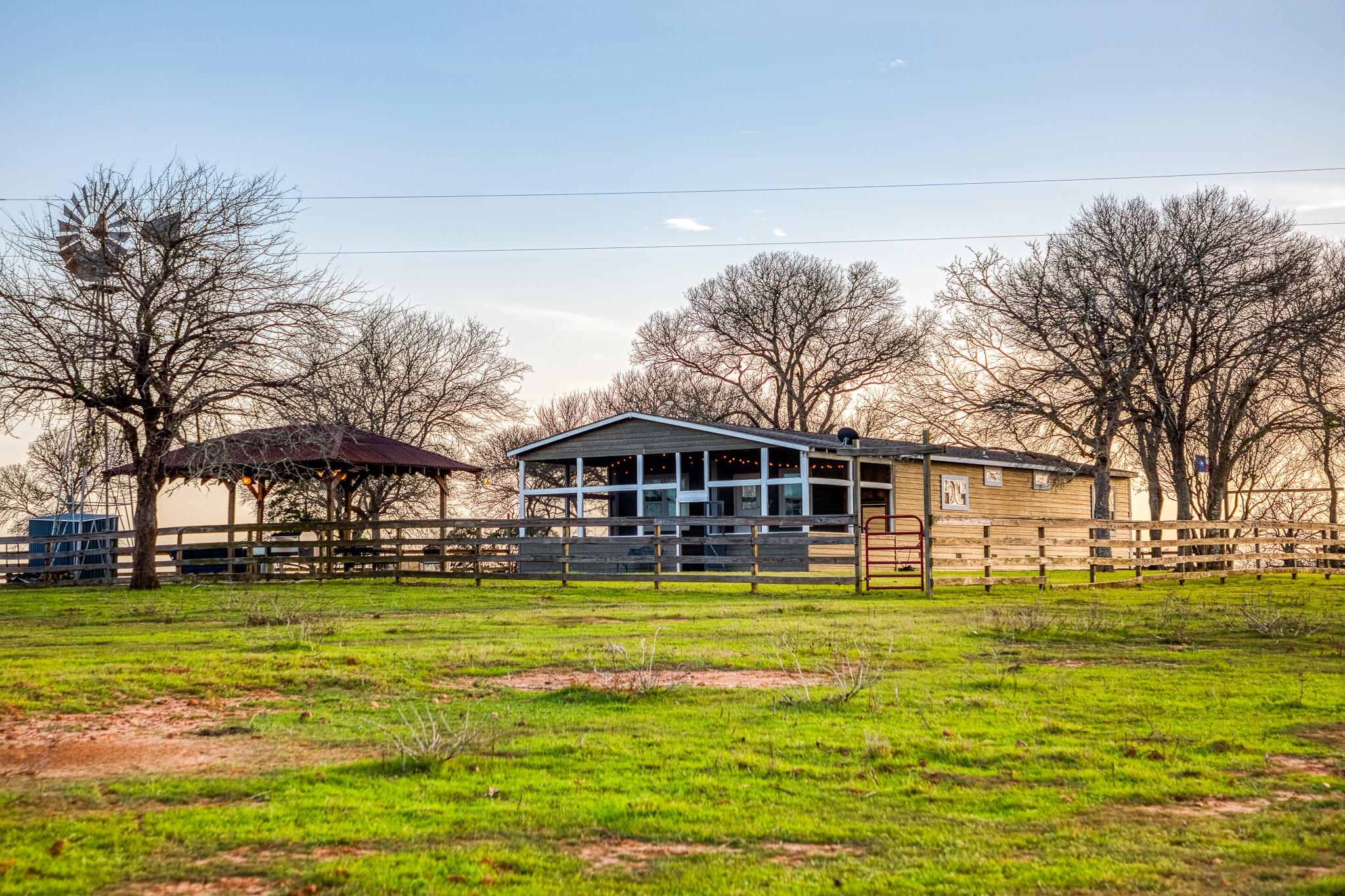 12893 E State Highway 97, Waelder, TX 78959