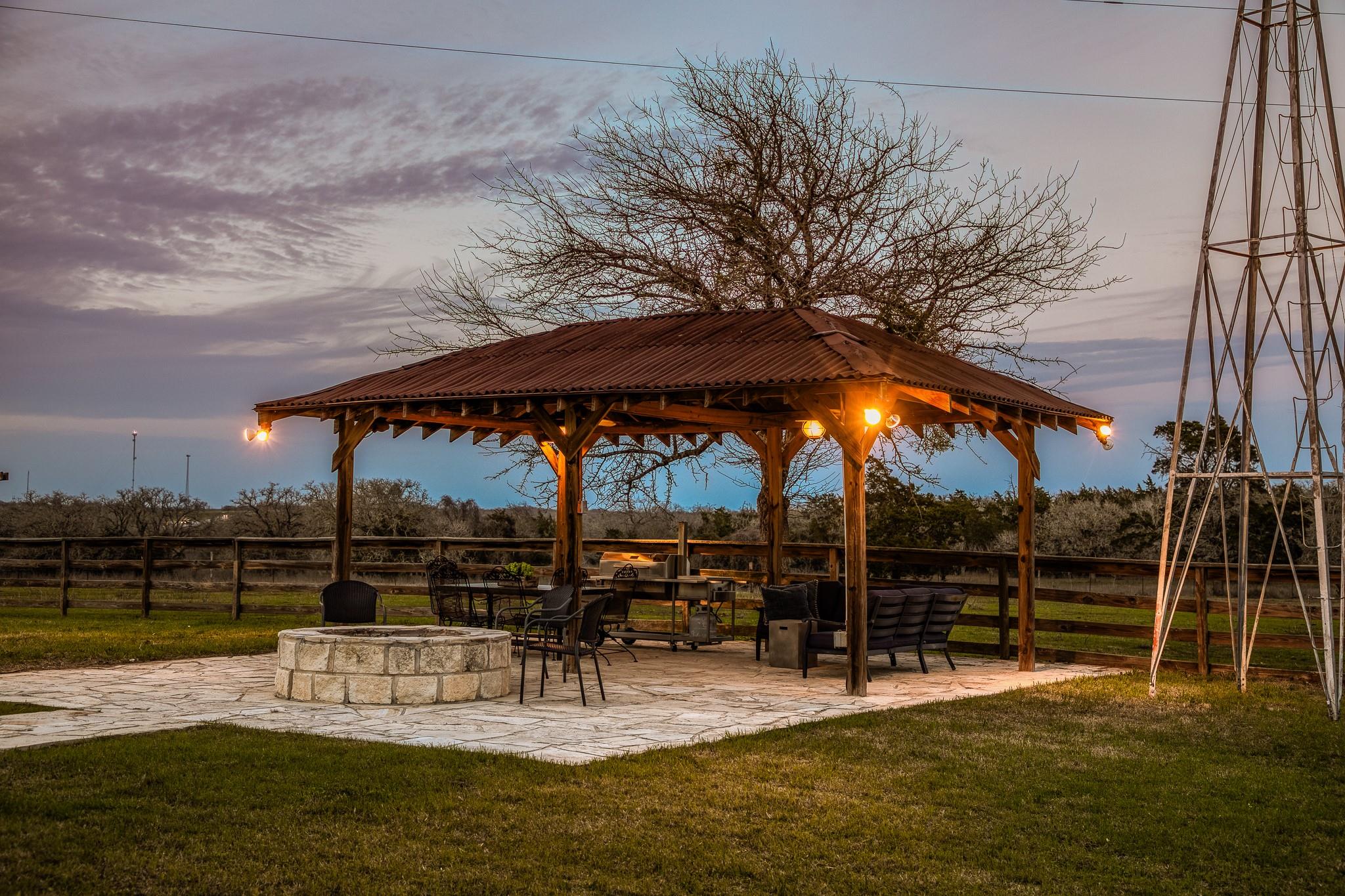 12893 E State Highway 97, Waelder, TX 78959