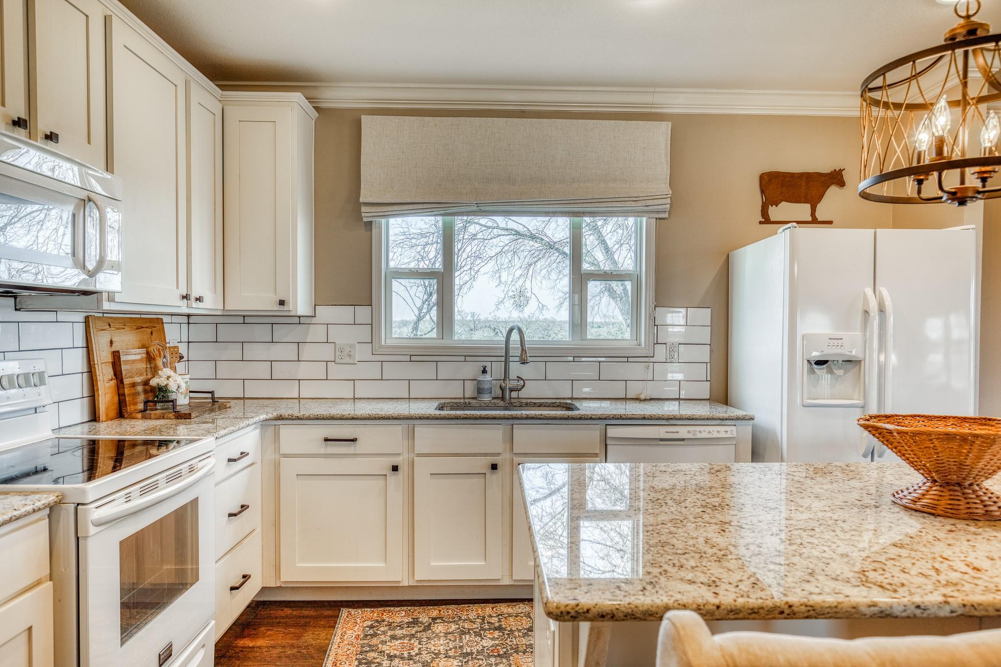 12893 E State Highway 97, Waelder, TX 78959