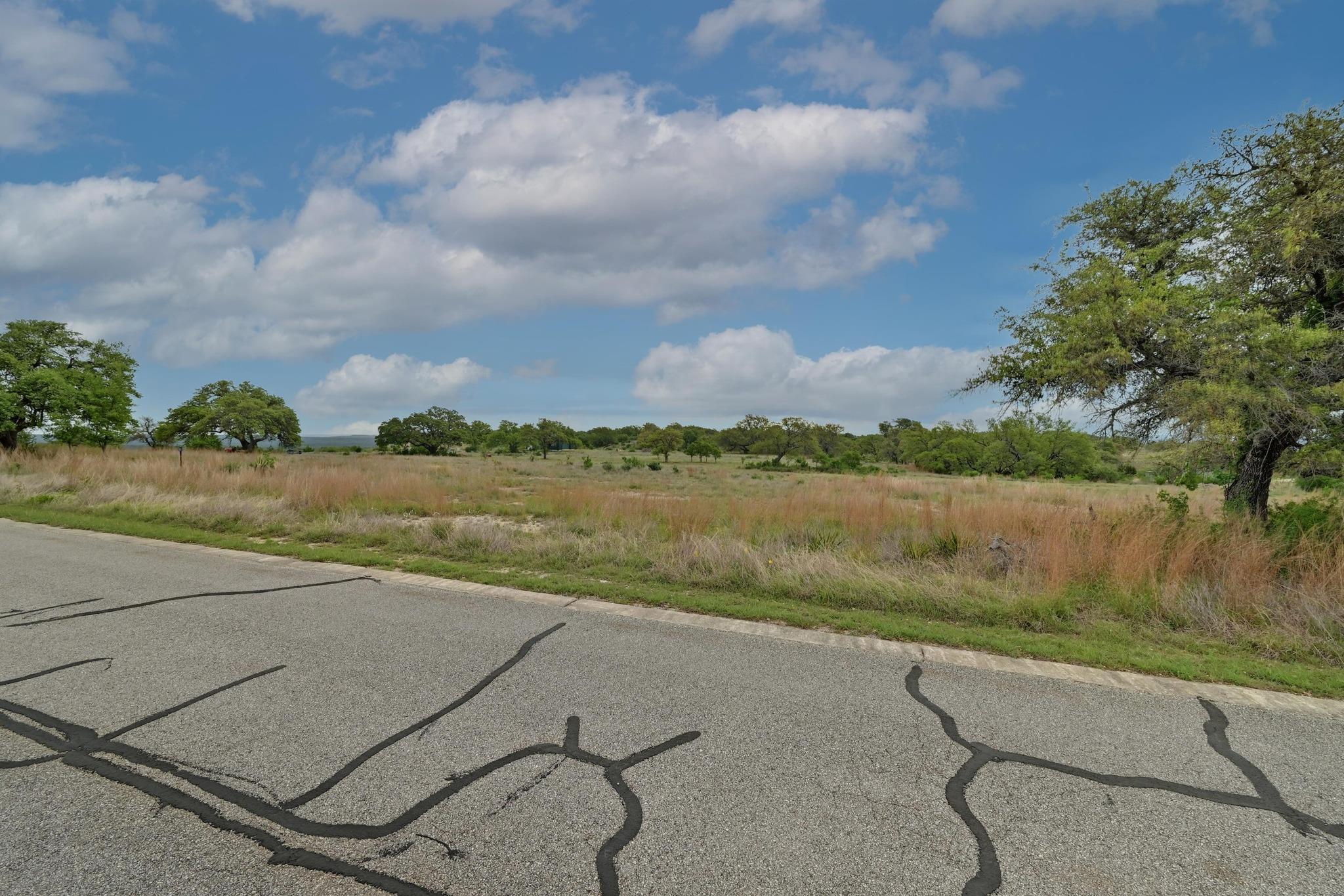 195 Cypress View Dr, Johnson City, TX 78636