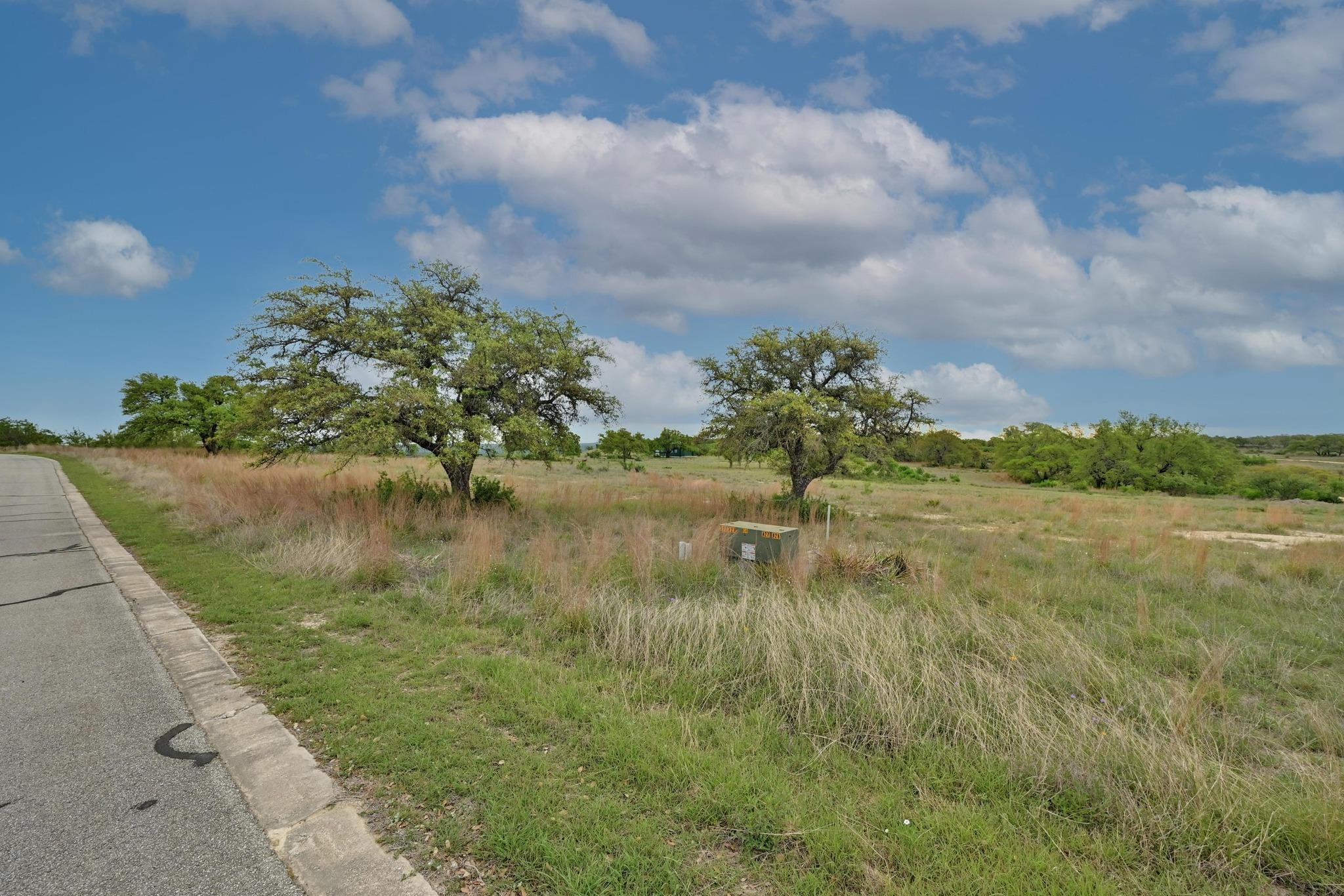 195 Cypress View Dr, Johnson City, TX 78636