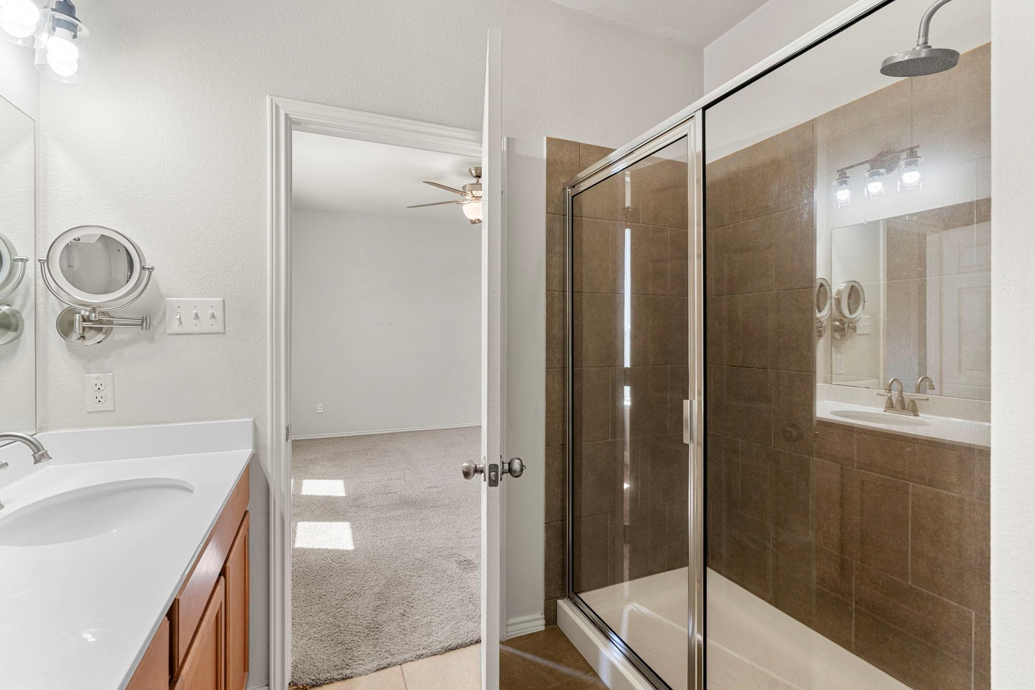 121 Palm Dr, Buda, TX 78610