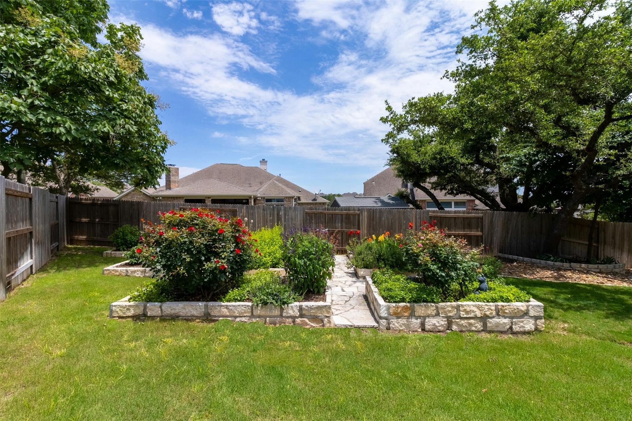 204 Saddleback Rd, Austin, TX 78737