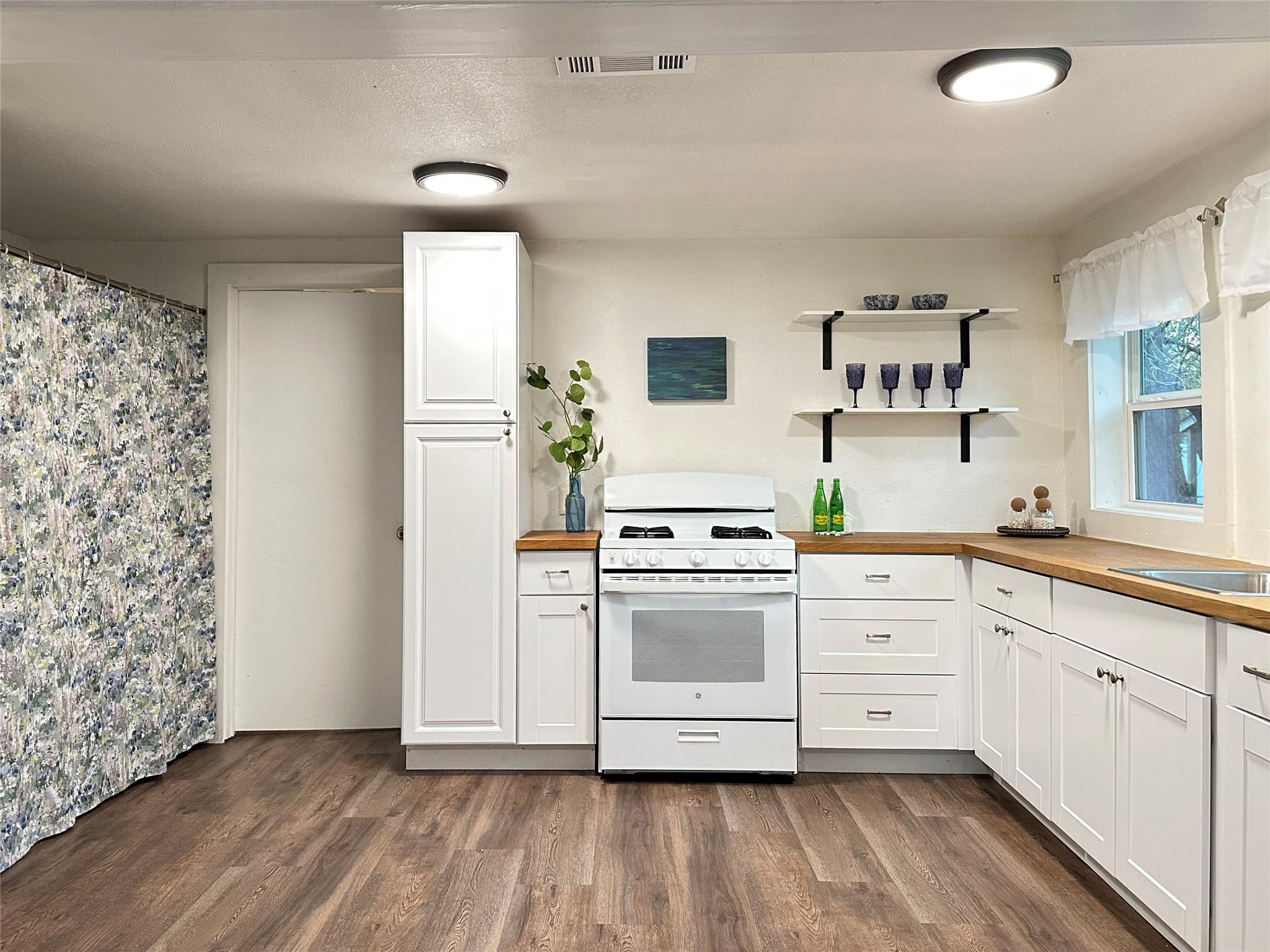 1916 Hill St, Bastrop, TX 78602