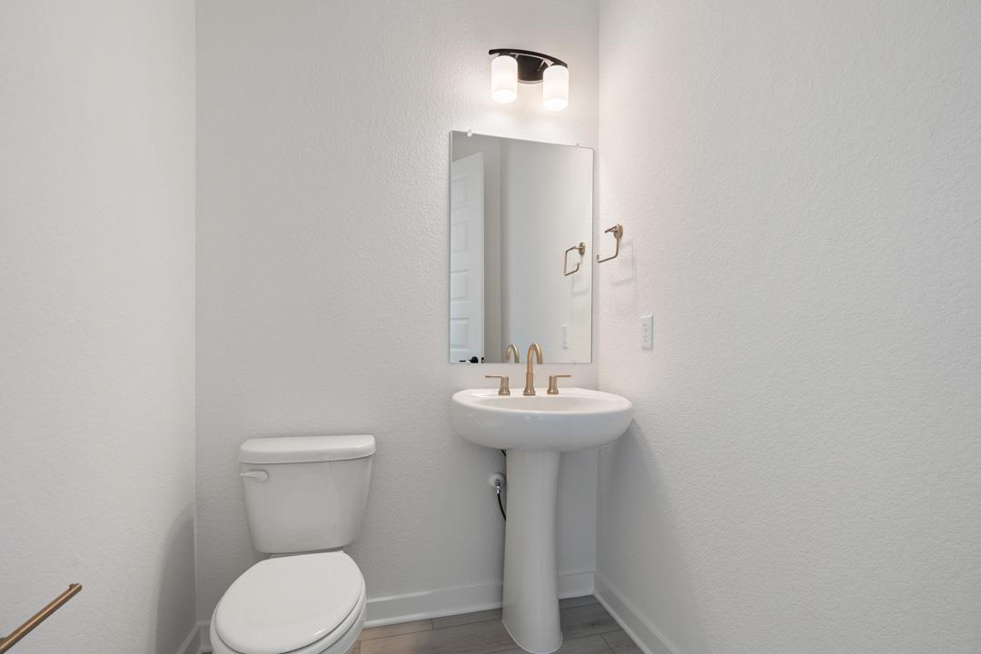 525 Bloomington Loop, Hutto, TX 78634