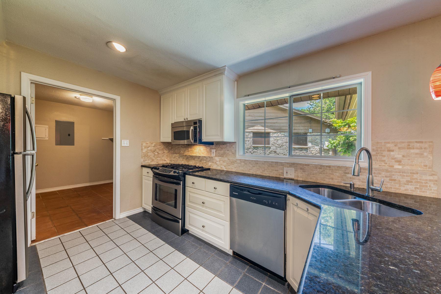 2004 Teakwood Dr, Austin, TX 78757