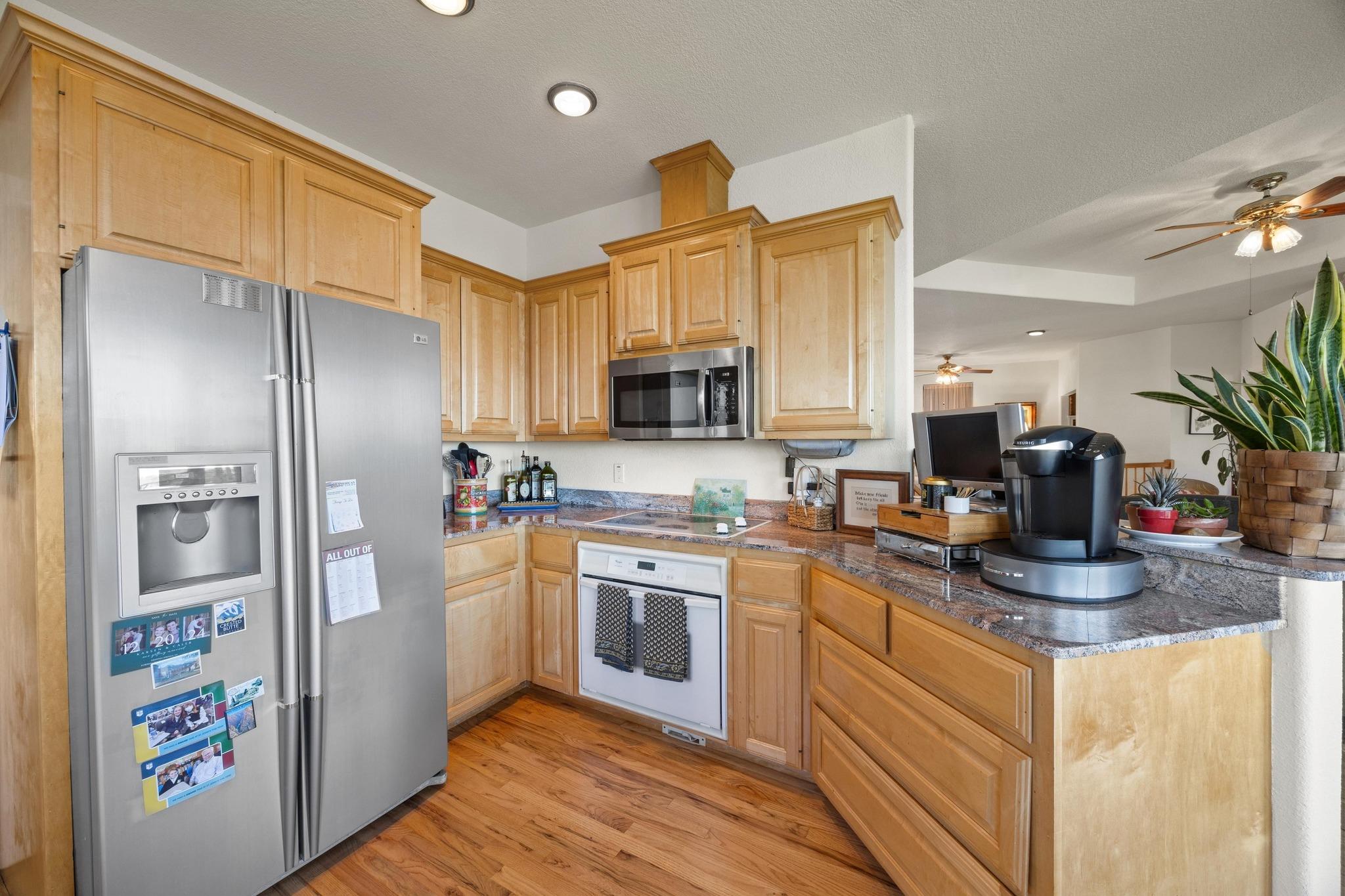 515 Coventry Rd, Spicewood, TX 78669