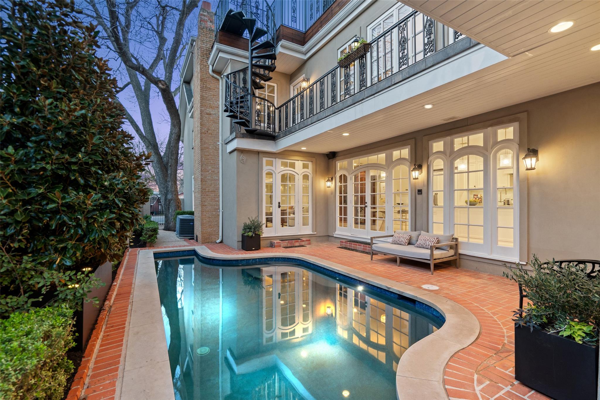 1810 W 35th St, Austin, TX 78703